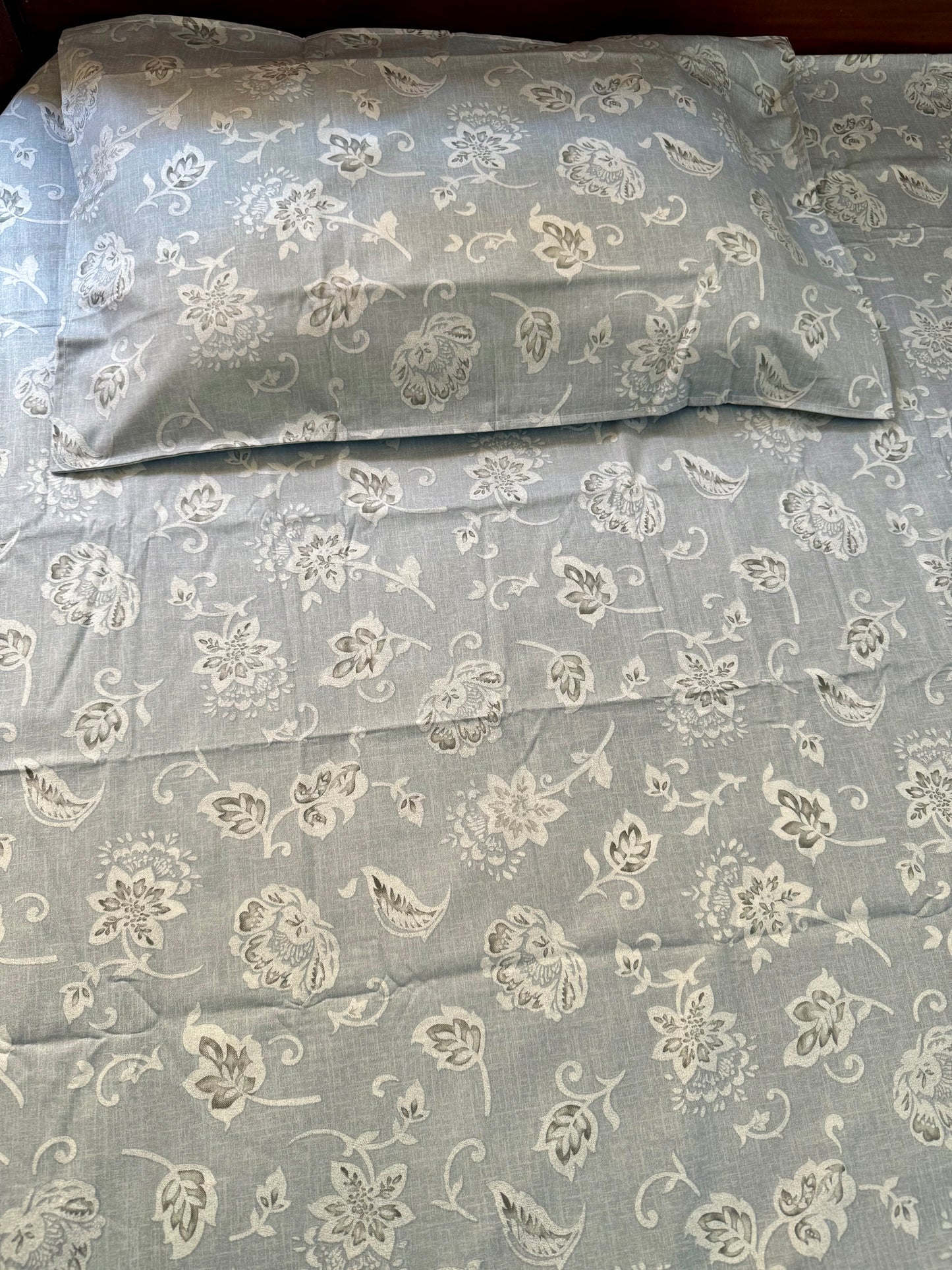 Bedsheet- Blossoms on blue
