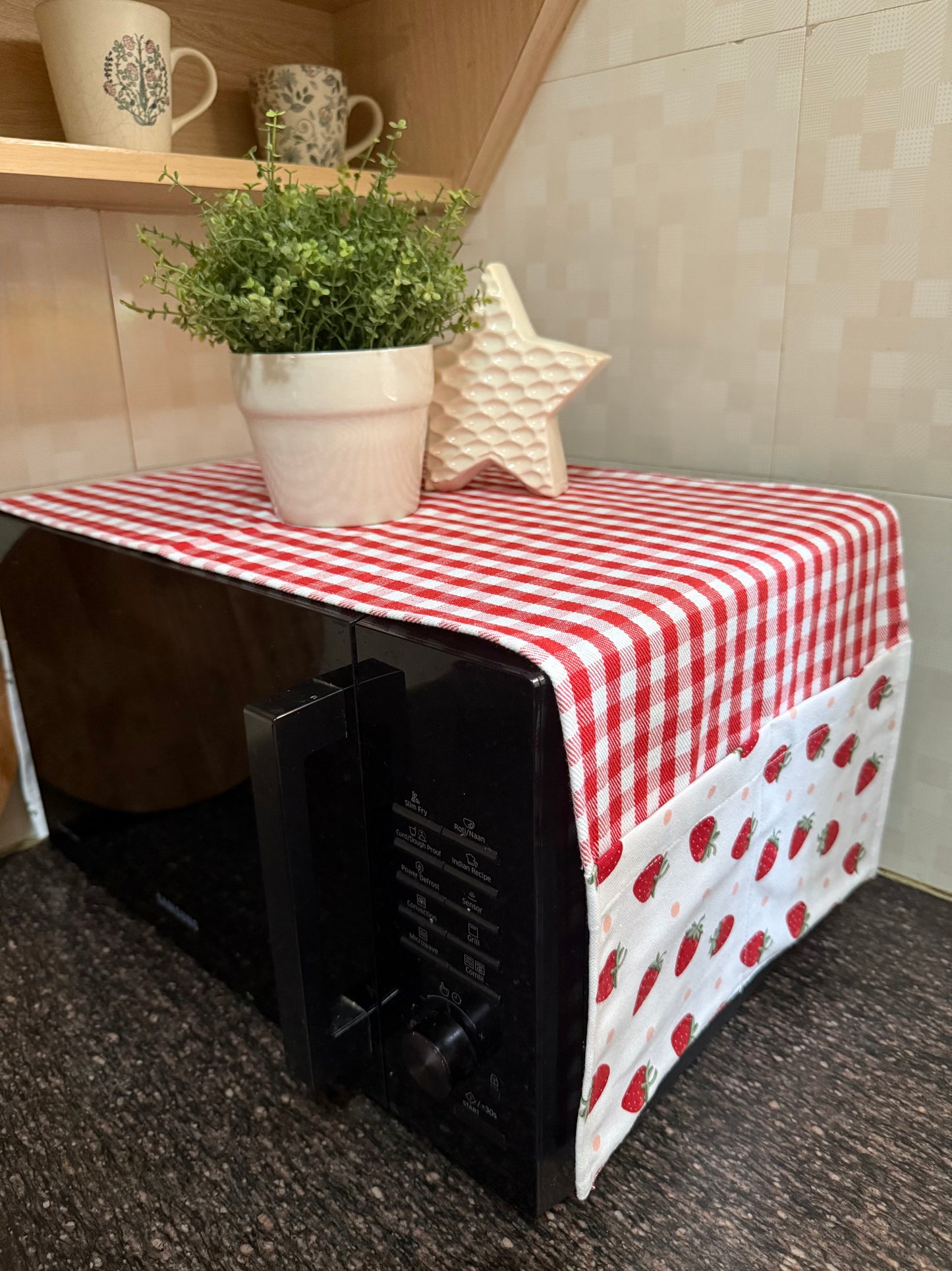 Microwave Cover- Tiny Strawberries