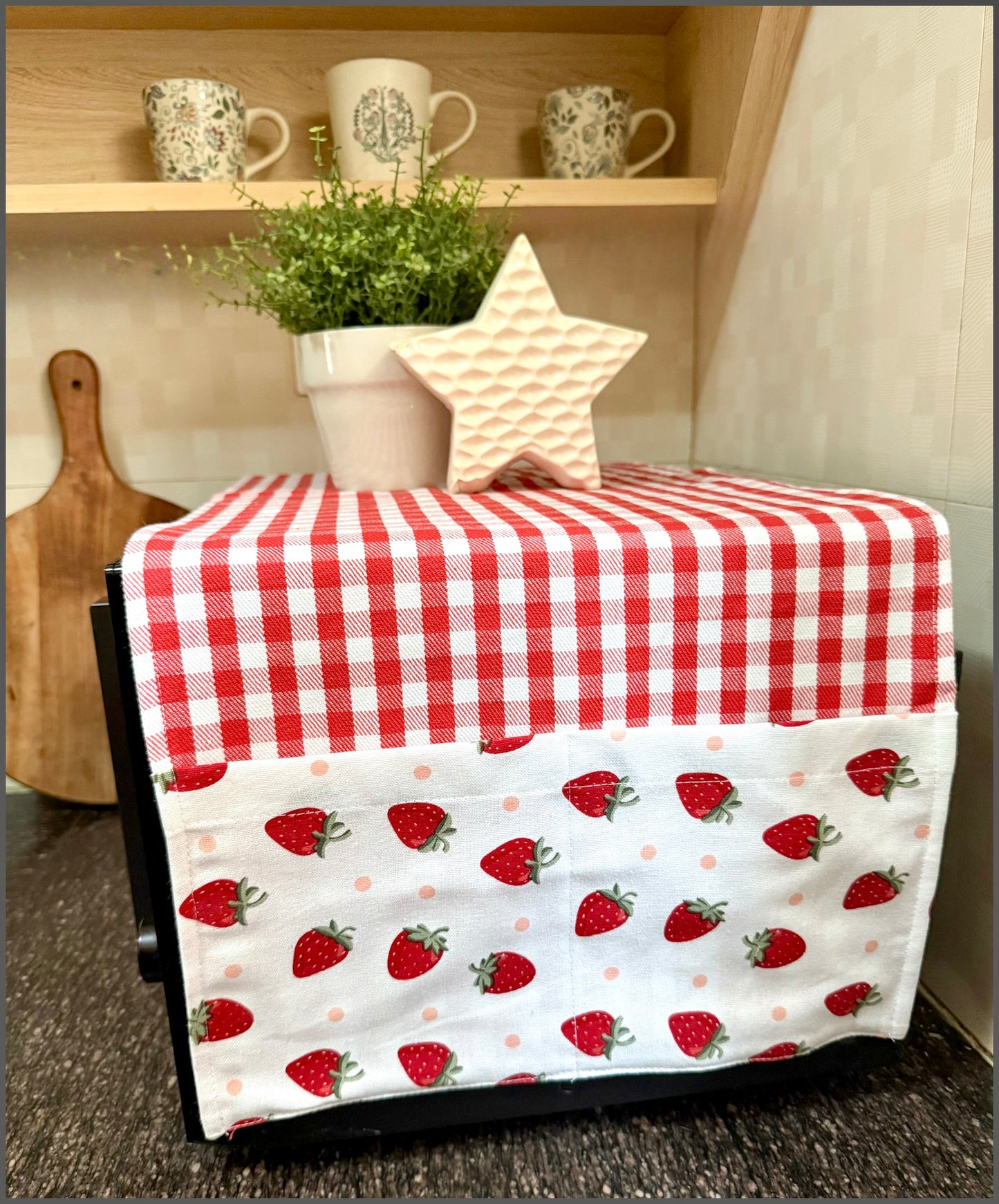 Microwave Cover- Tiny Strawberries