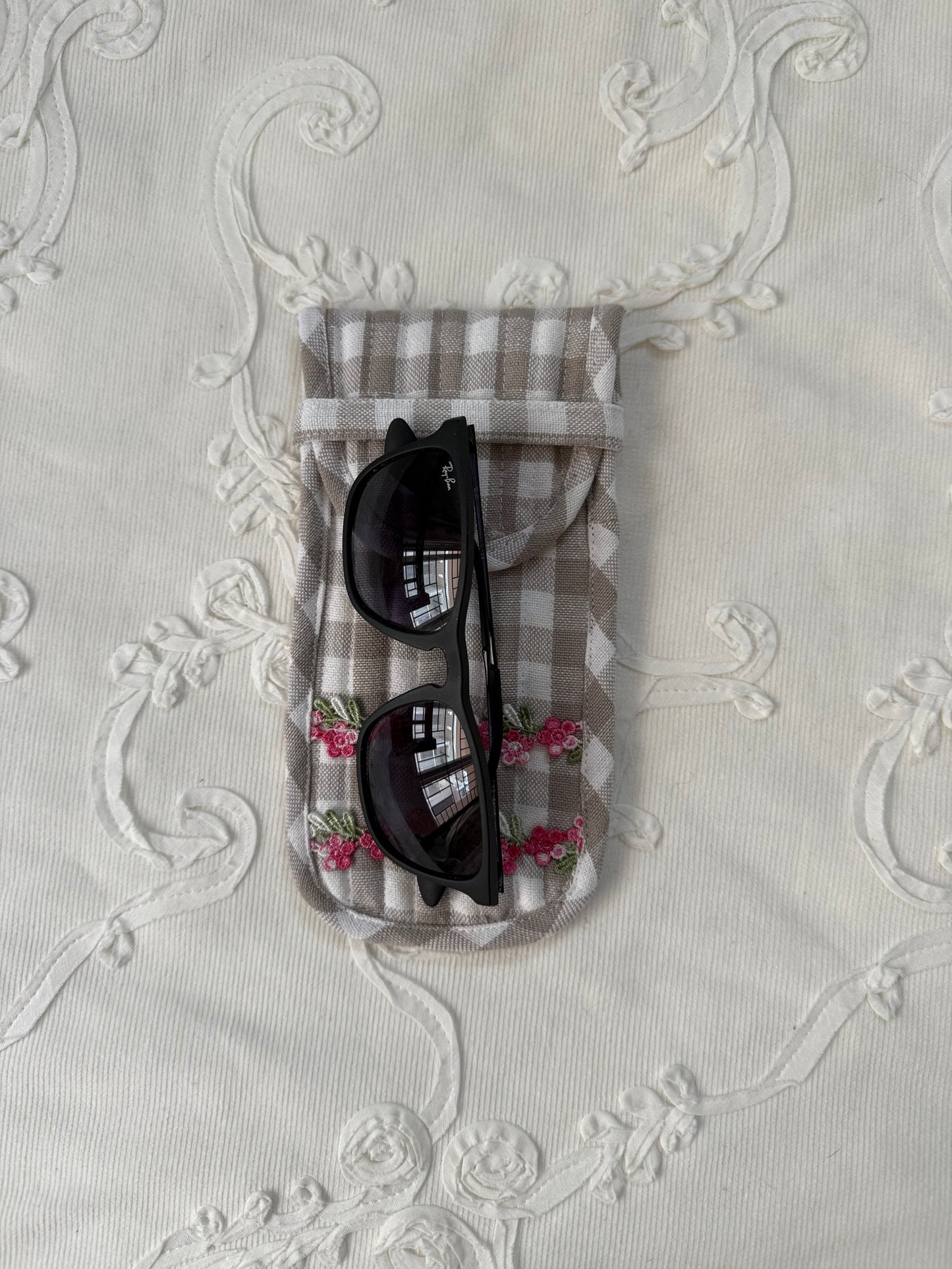 Sunglass/ Reading glass Pouch - Roses on Beige
