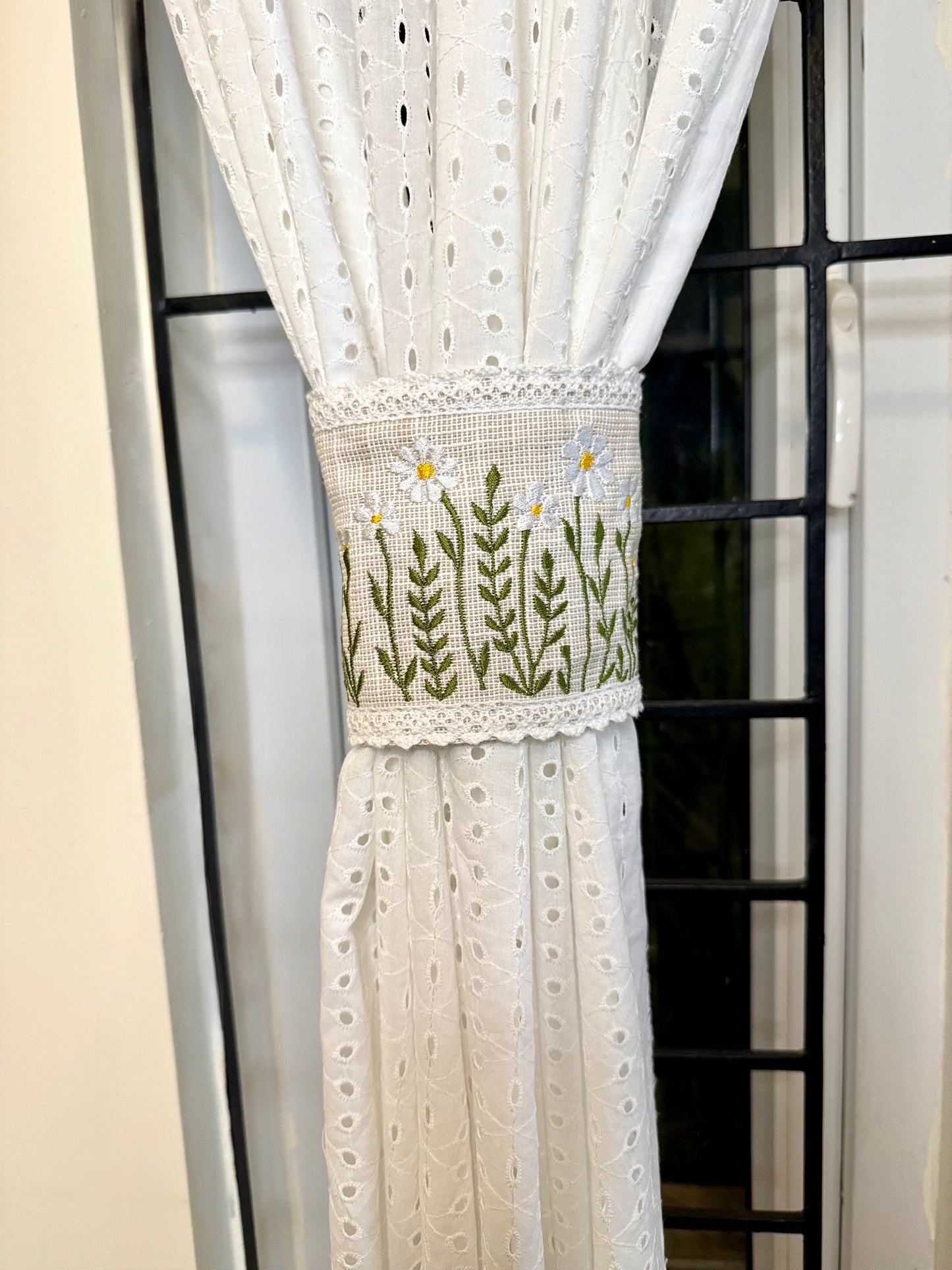 Curtain Tieback - Tiny flowers