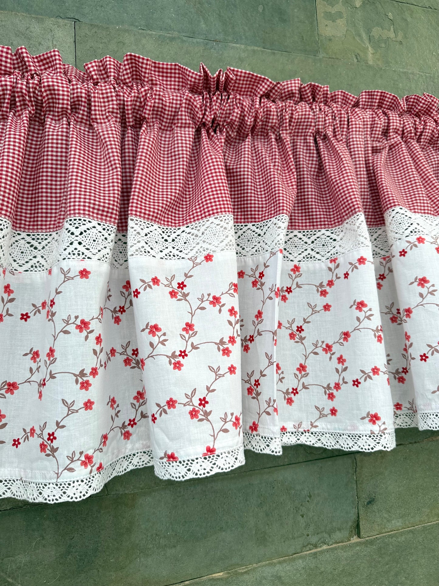 Kitchen Valance - Camellia
