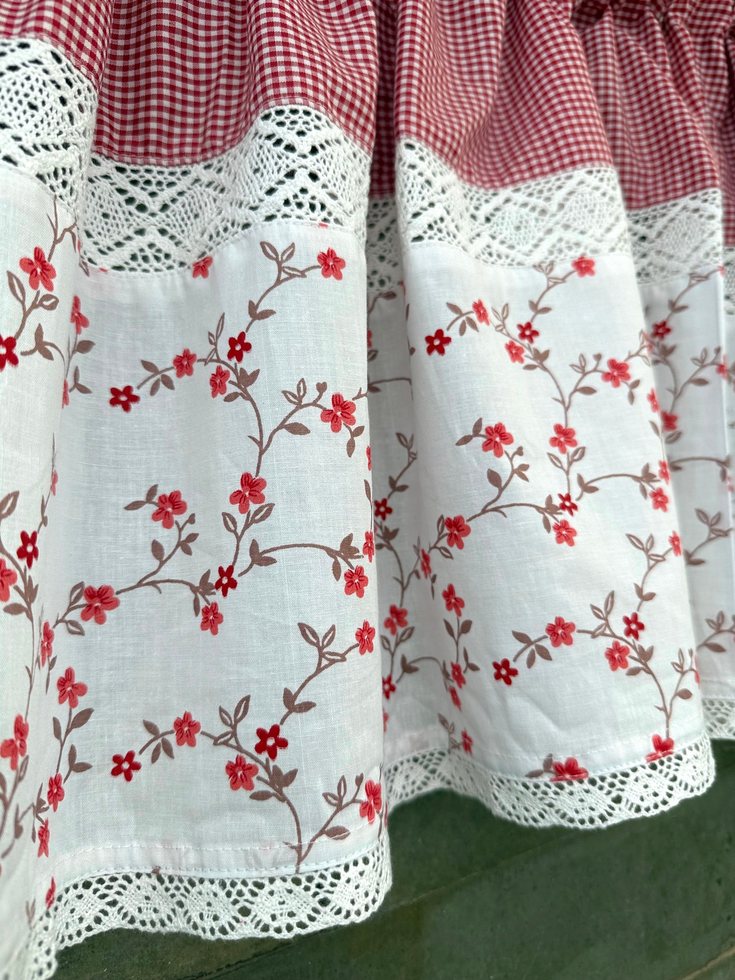 Kitchen Valance - Camellia