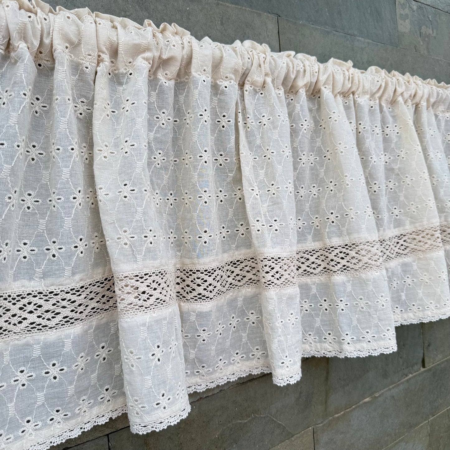 Kitchen Valance - Cream delight
