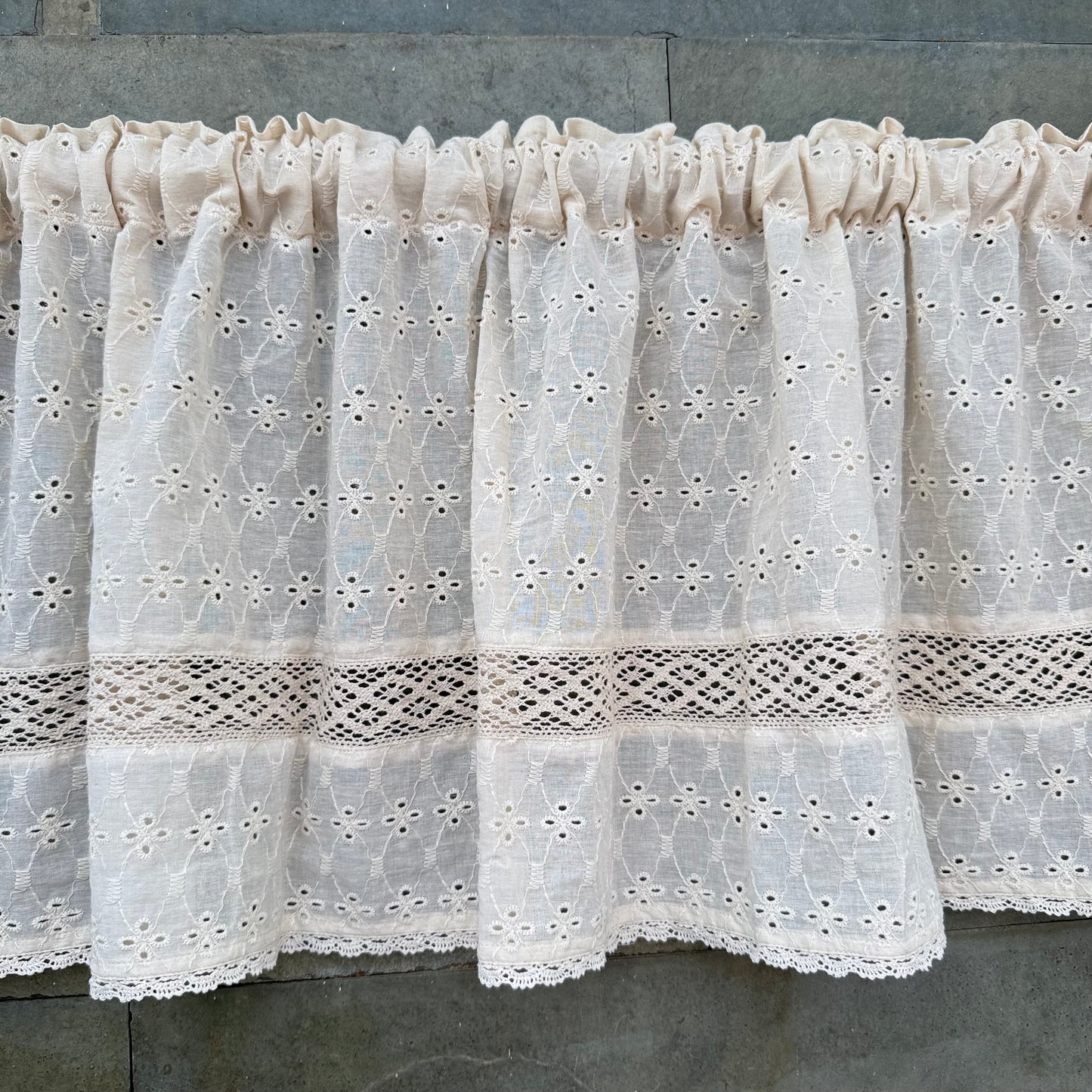 Kitchen Valance - Cream delight