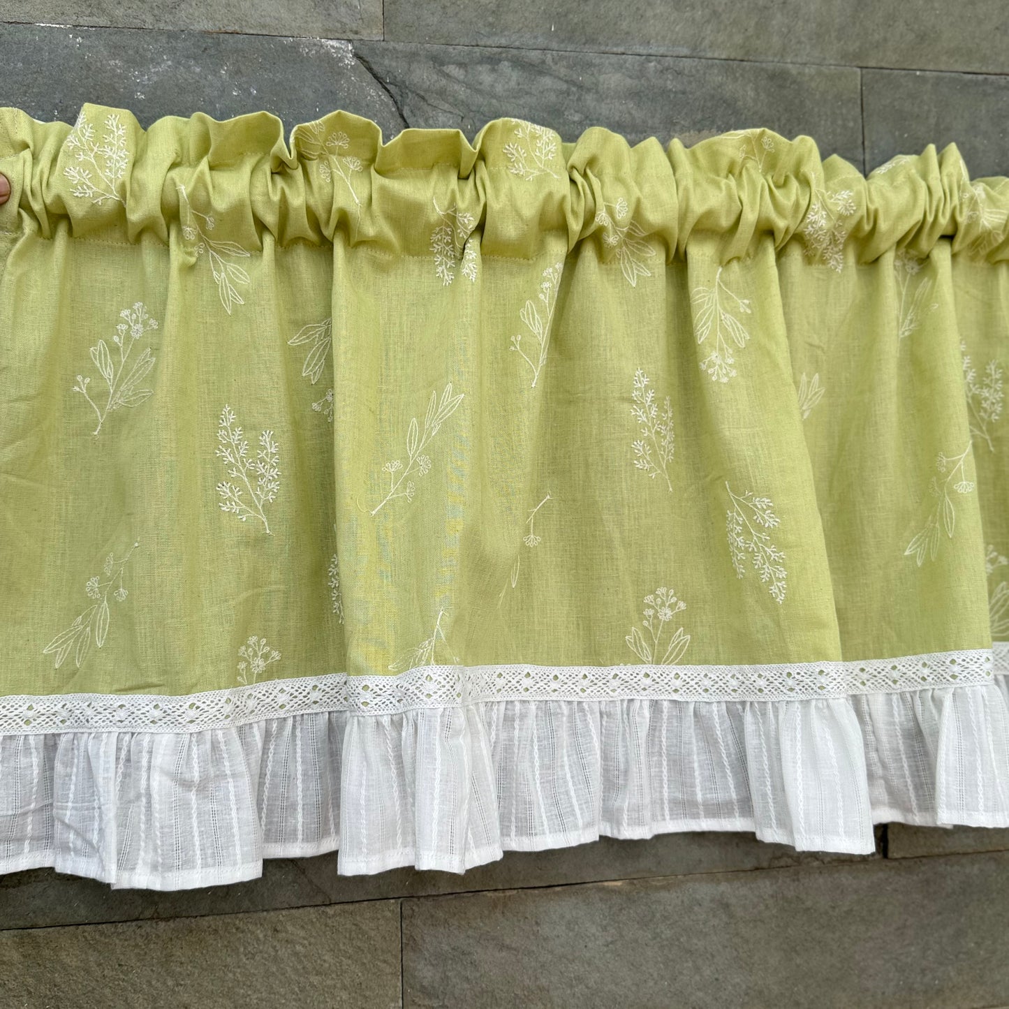 Kitchen Valance - Lemon and Ice