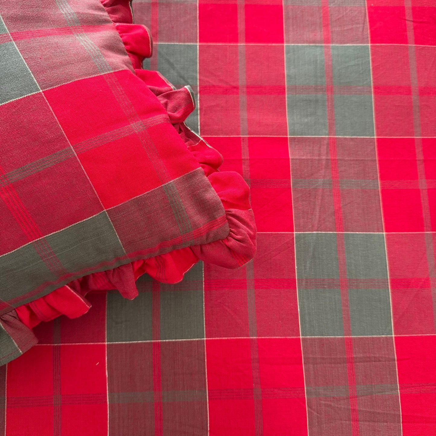 Bedsheet/Bedspread - Christmas Red and Green ( King and Queen)
