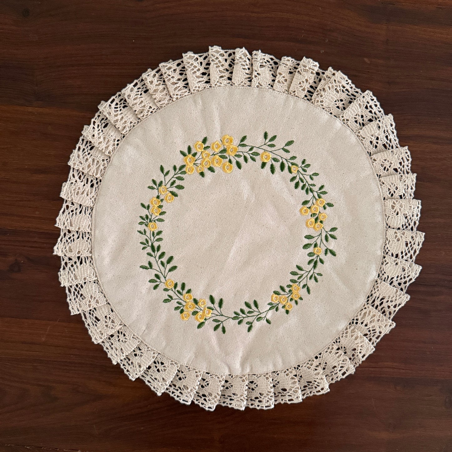 Centre Table Mat - Yellow garland