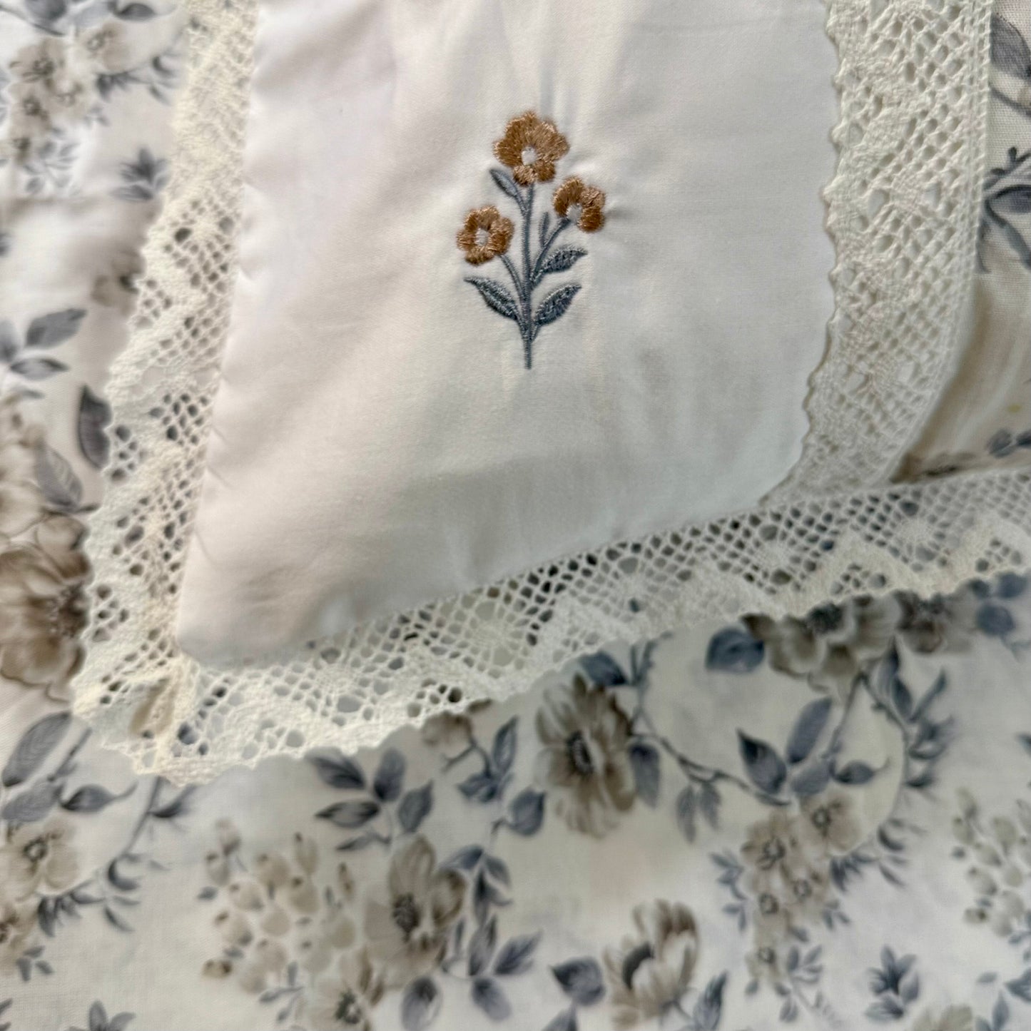 Bedsheet- Beige Flora ( Queen)
