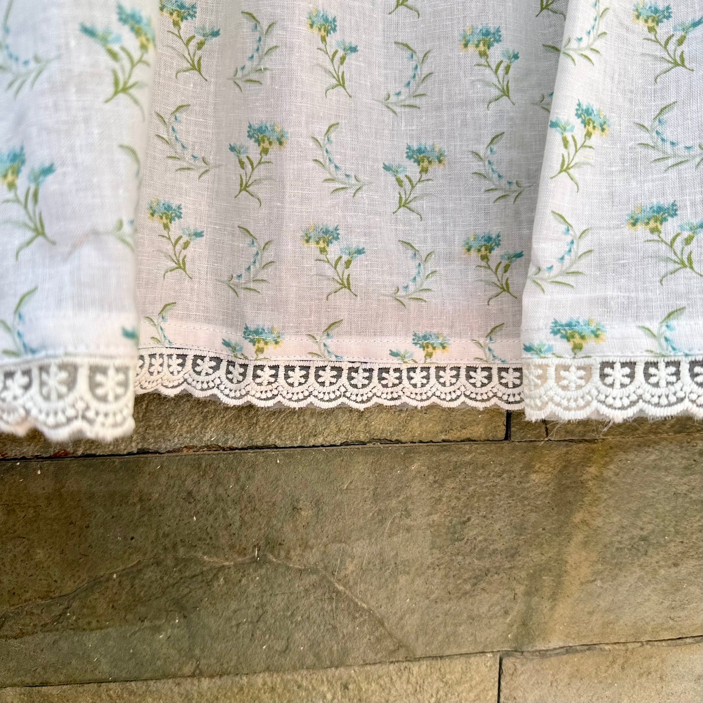 Kitchen Valance - Floral elegance