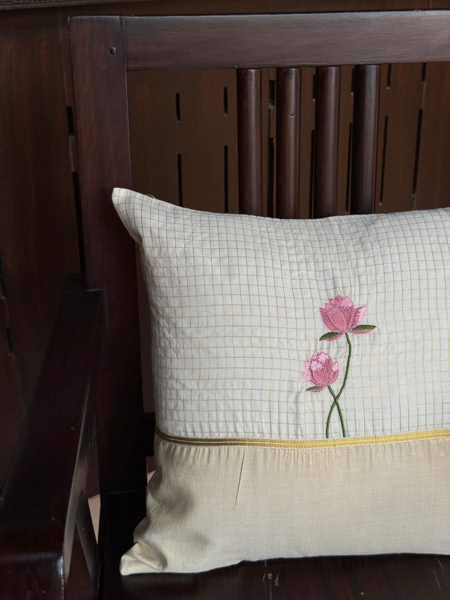 Cushion Cover - Thaamara (Embroidered)