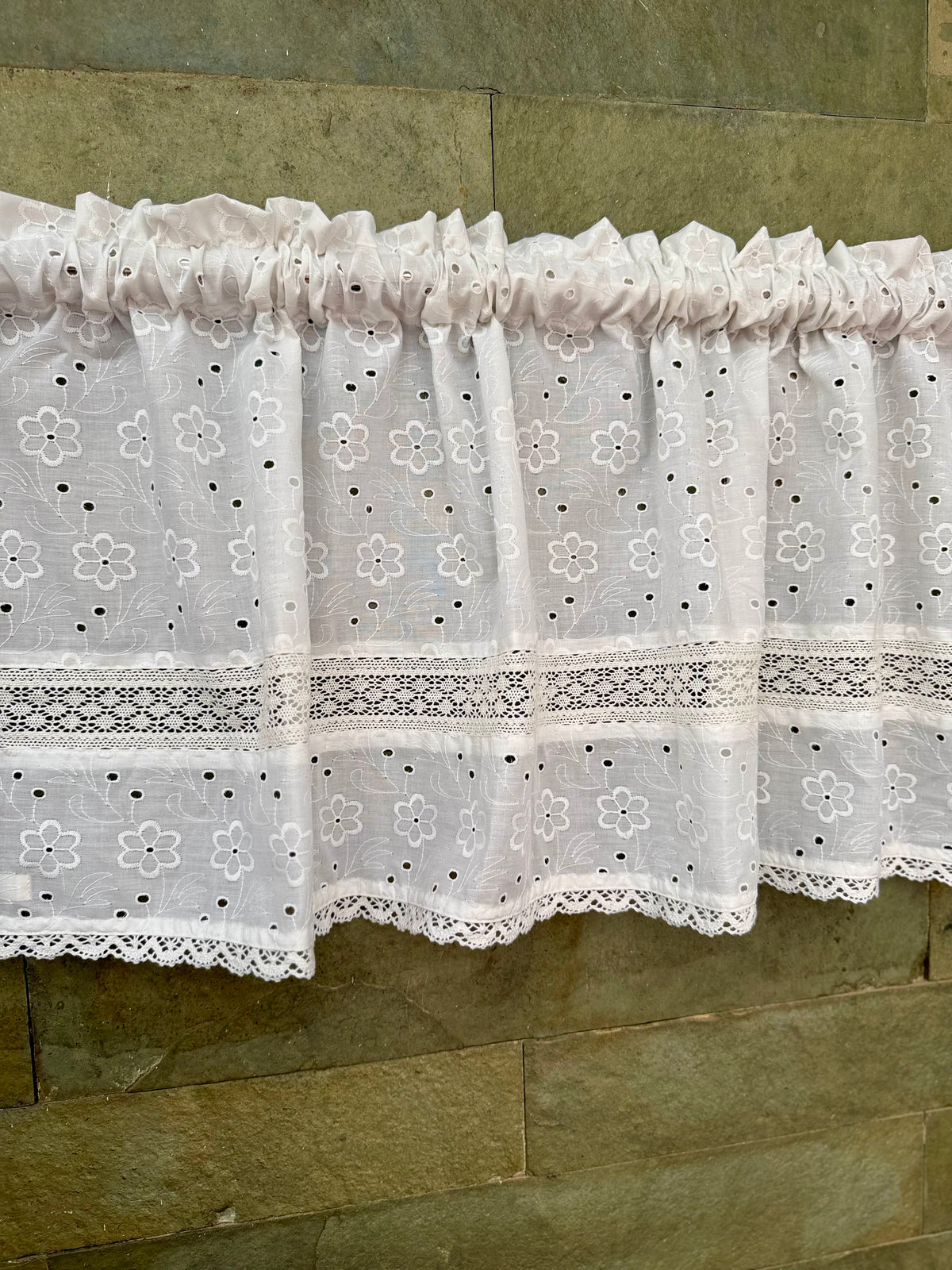 Kitchen Valance - Snow