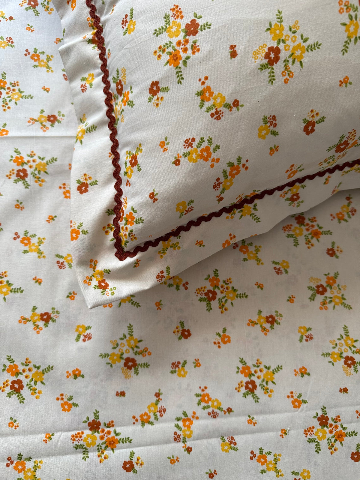 Bedsheet ( Queen) - Cream and florals