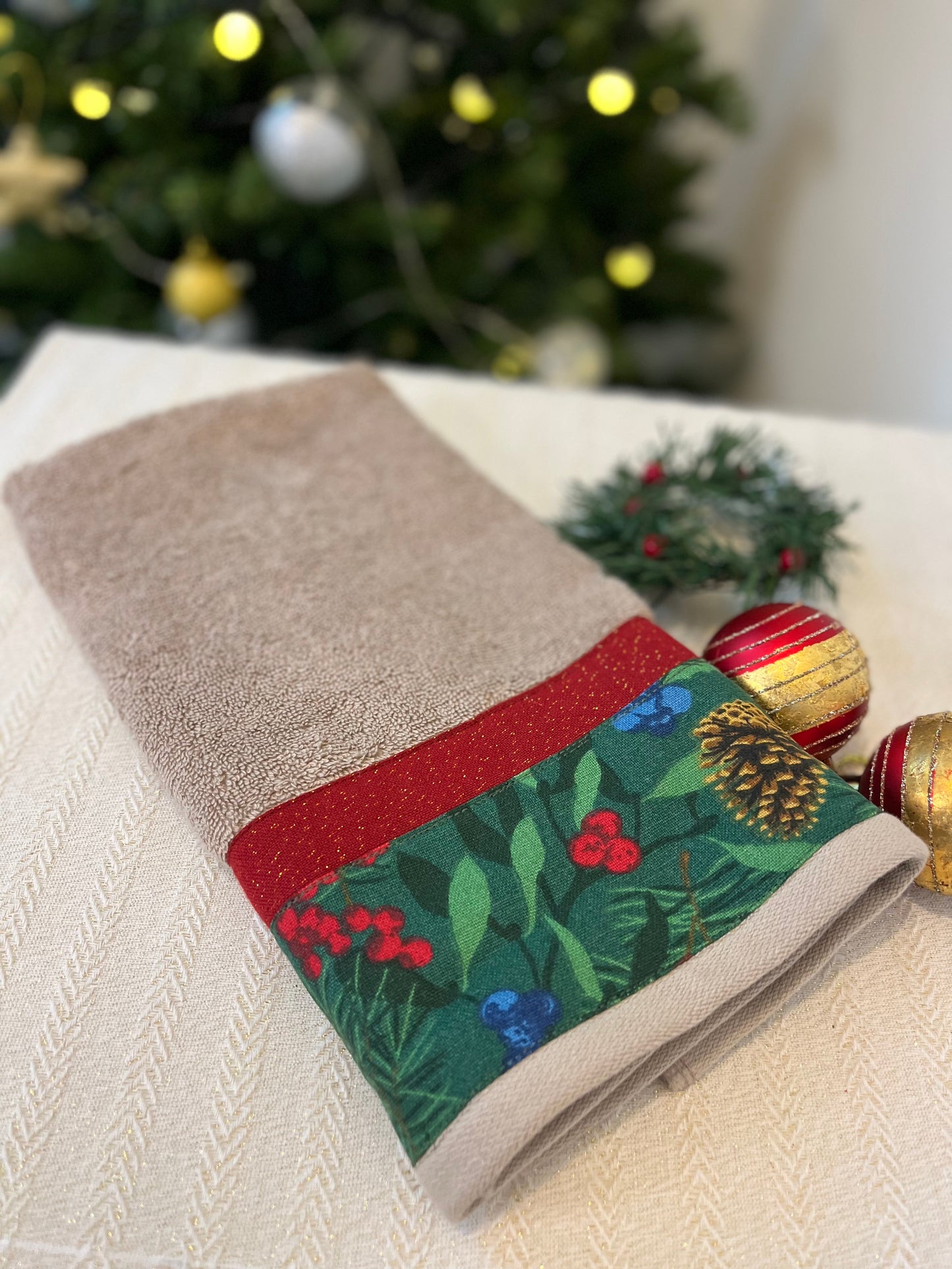 Christmas Hand Towel -  Pine & Berry