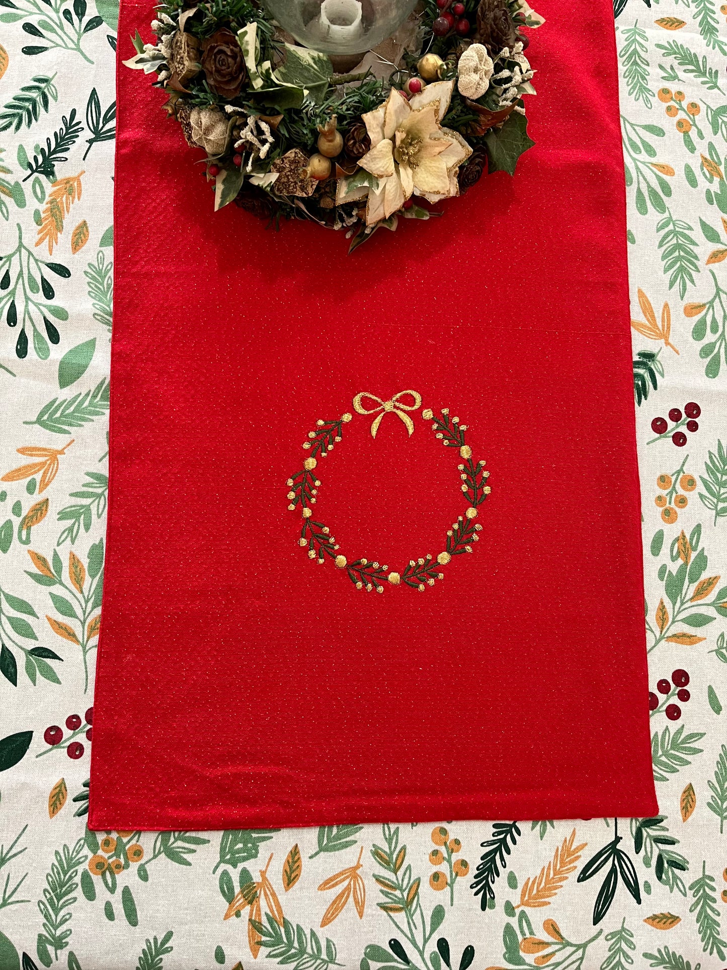 Christmas Tablecloth- Berry Foliage