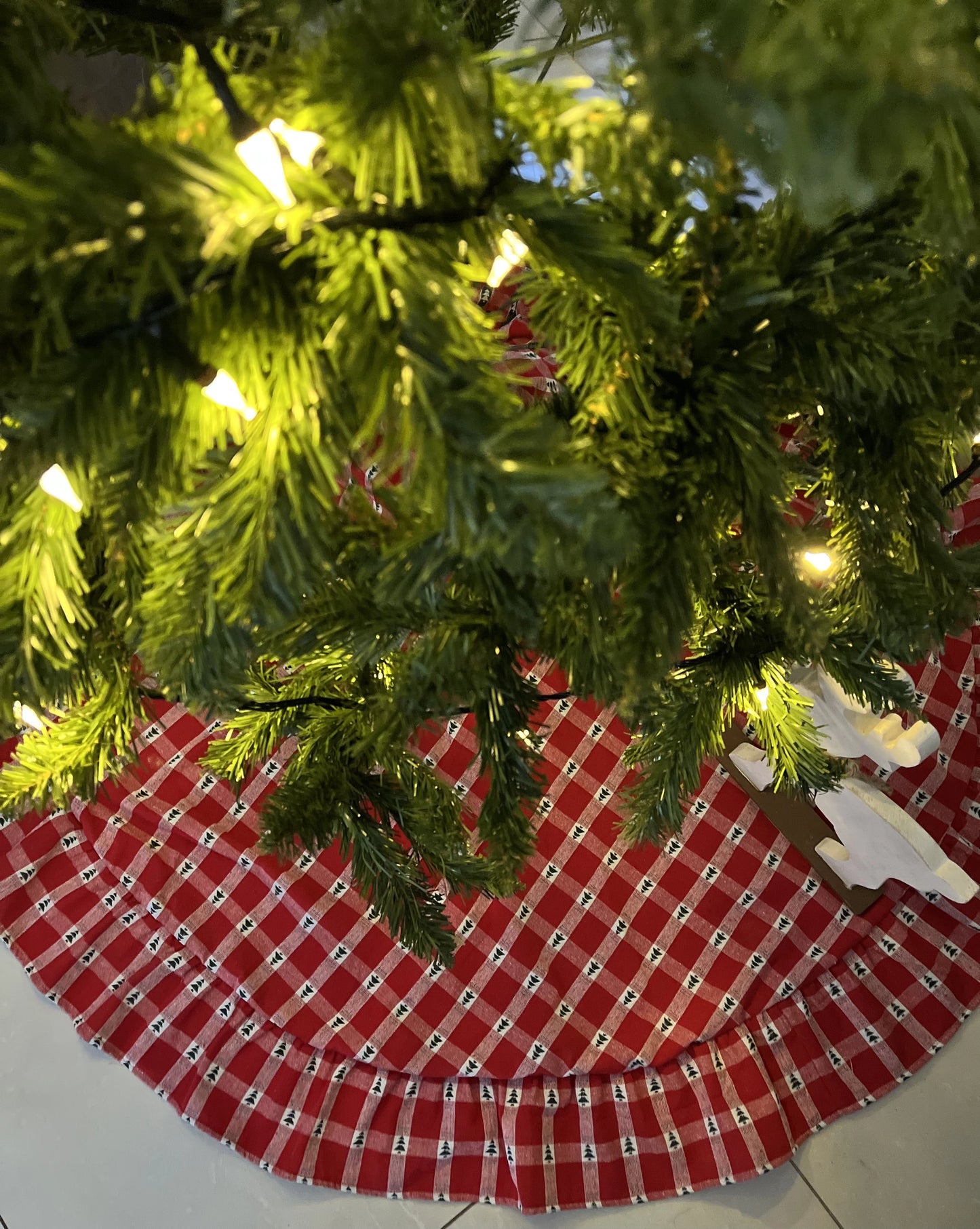 Tree Skirt - Ruffled Around