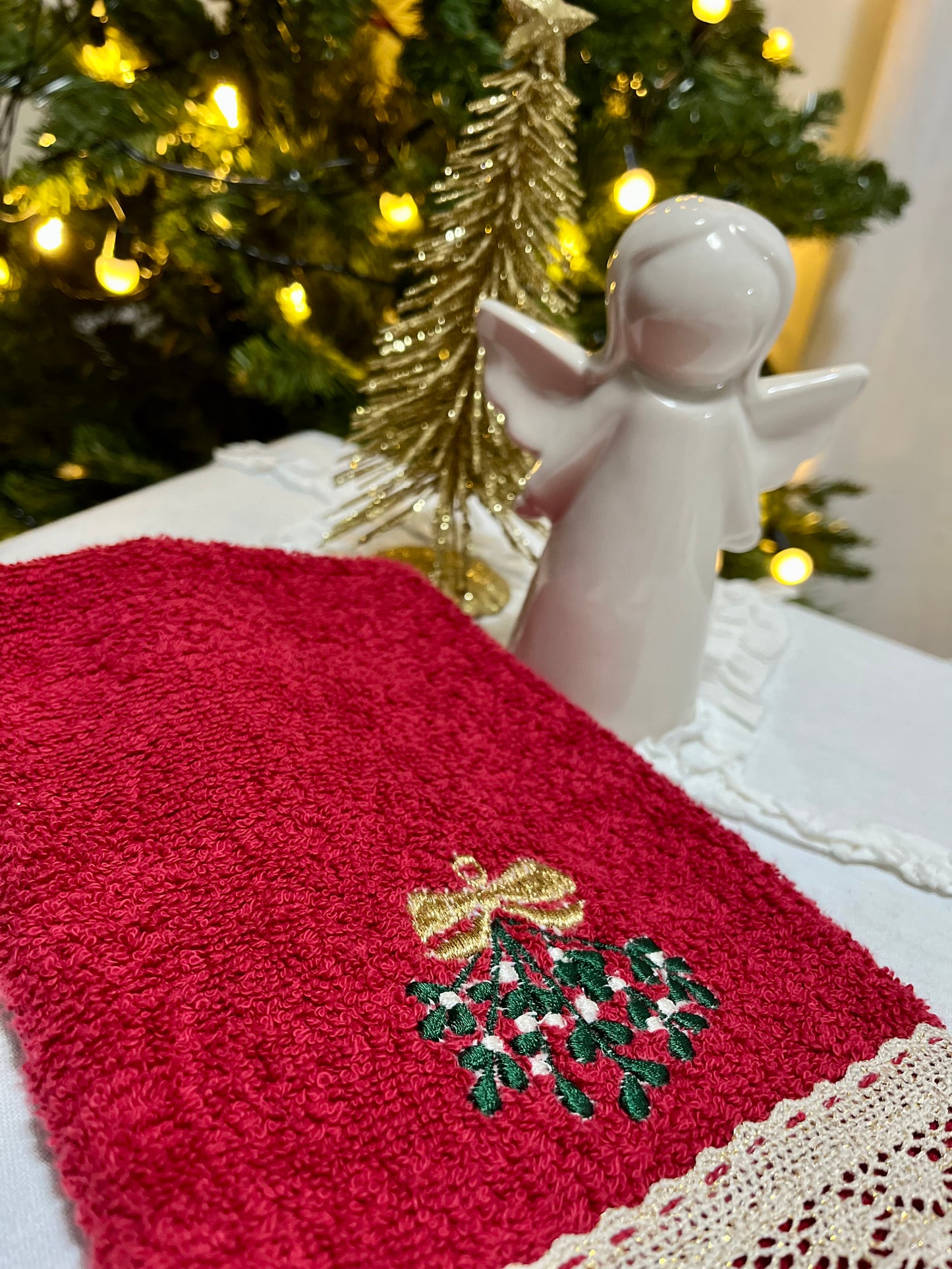 Hand Towels - Mistletoes