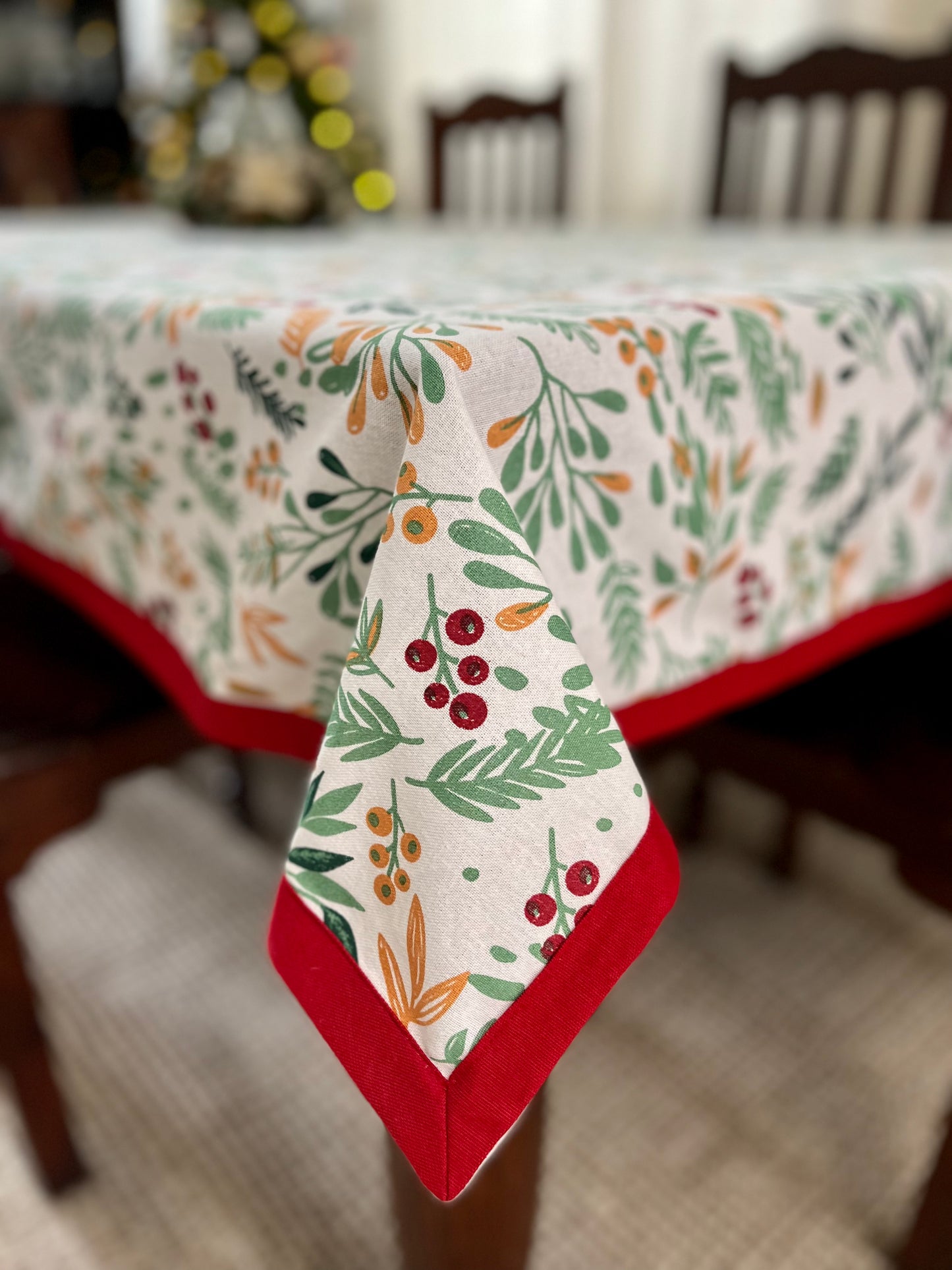 Christmas Tablecloth- Berry Foliage