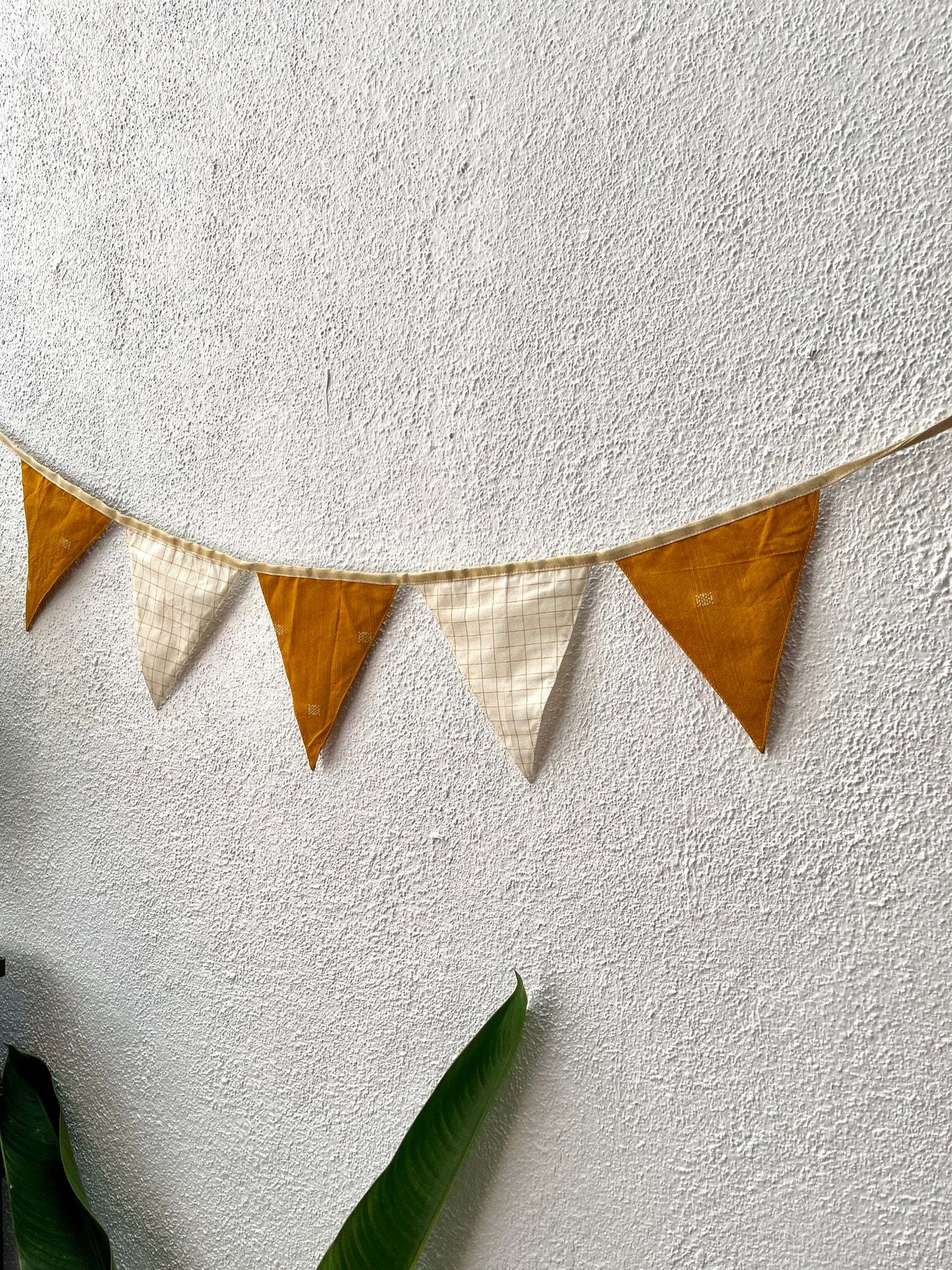 Bunting - Manjal