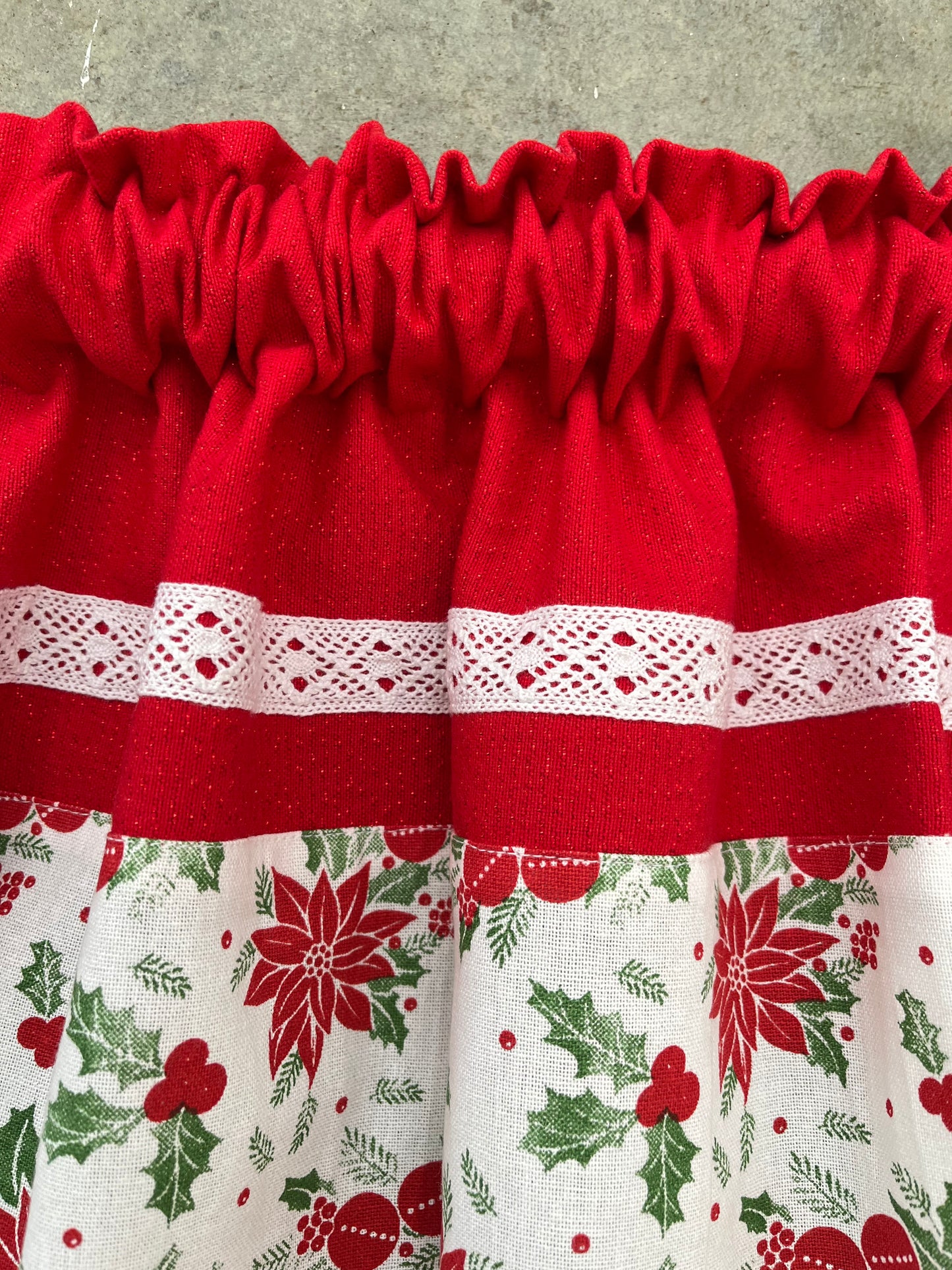 Christmas Kitchen Valance -  Tiny Mistletoes