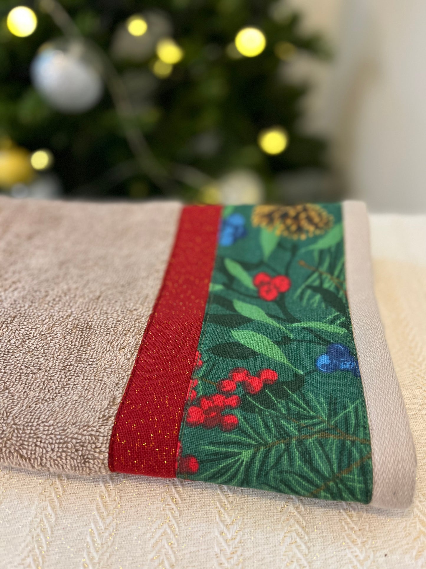 Christmas Hand Towel -  Pine & Berry