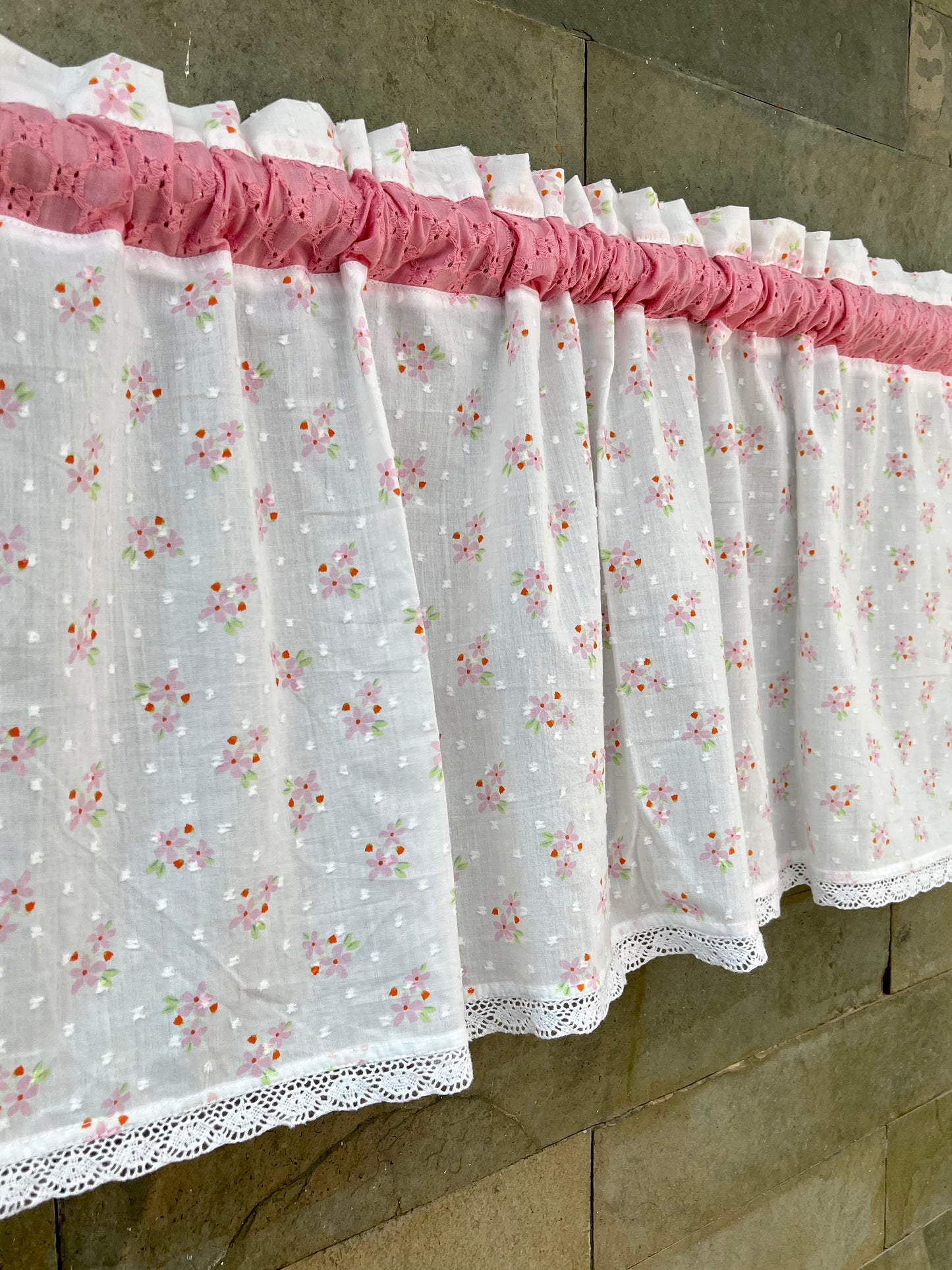 Kitchen Valance - Pink Diva