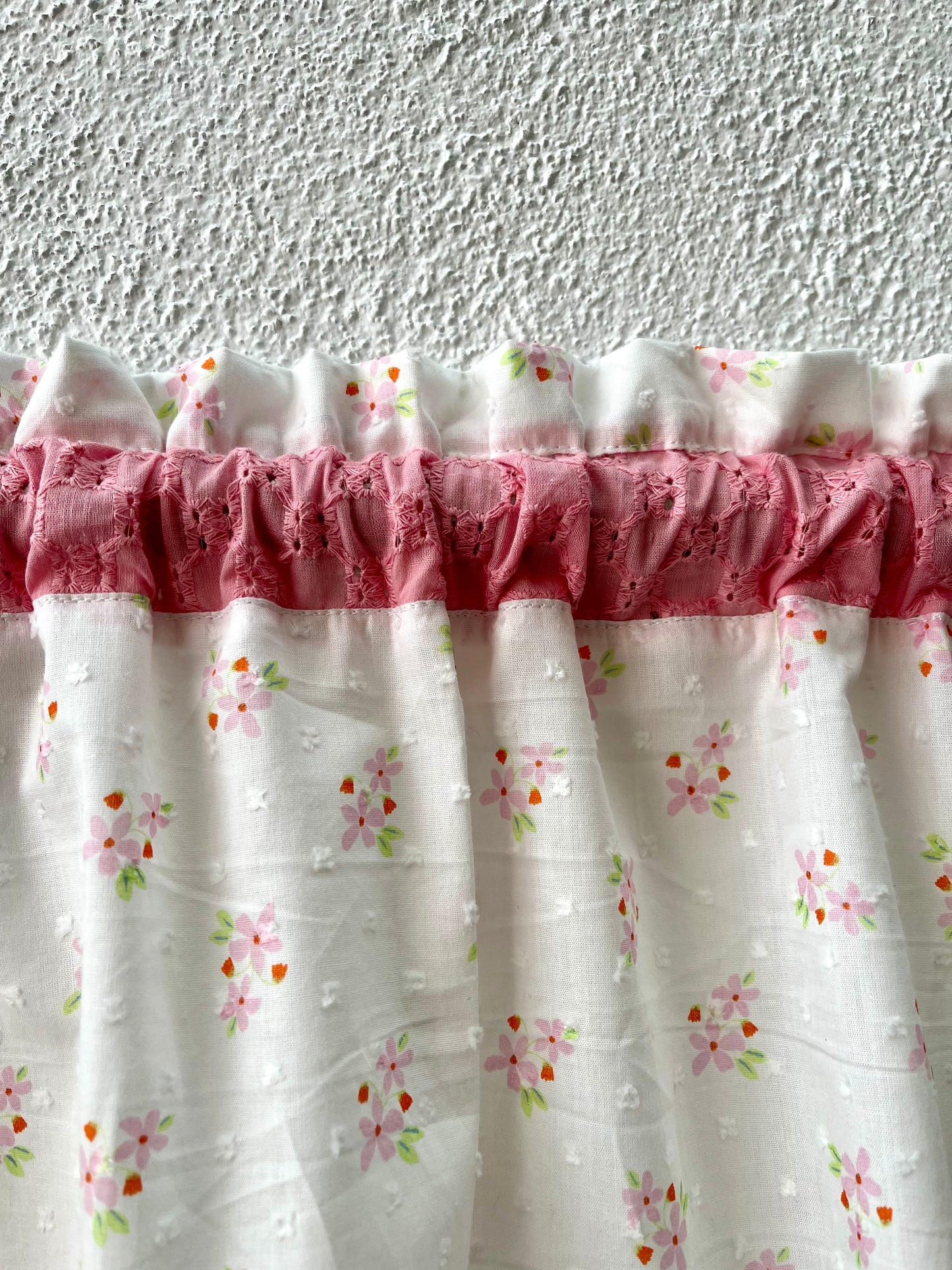 Kitchen Valance - Pink Diva