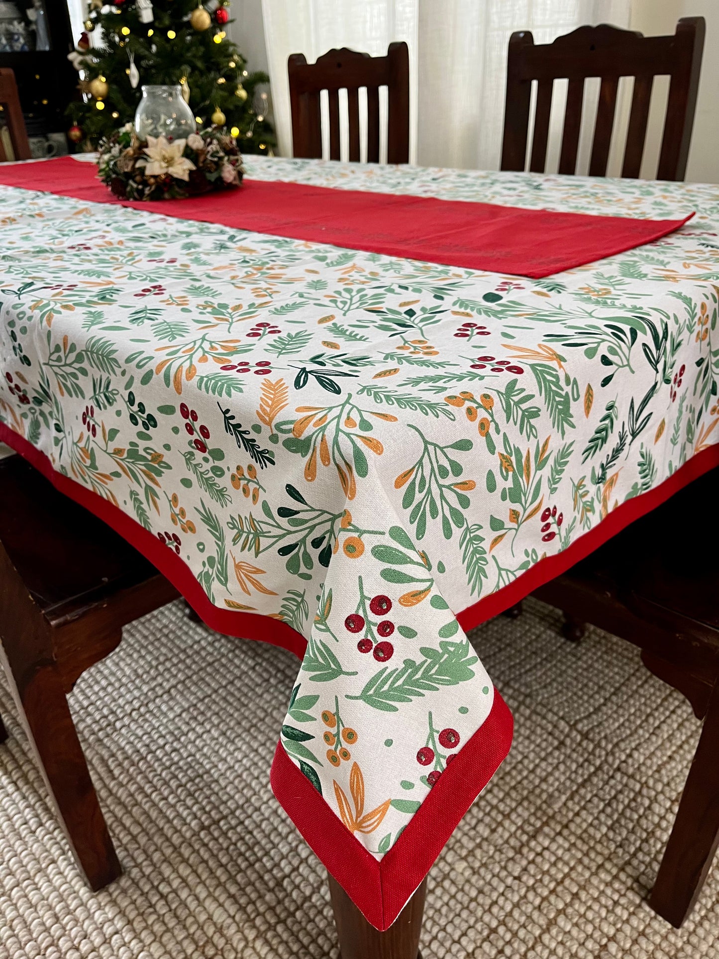 Christmas Tablecloth- Berry Foliage