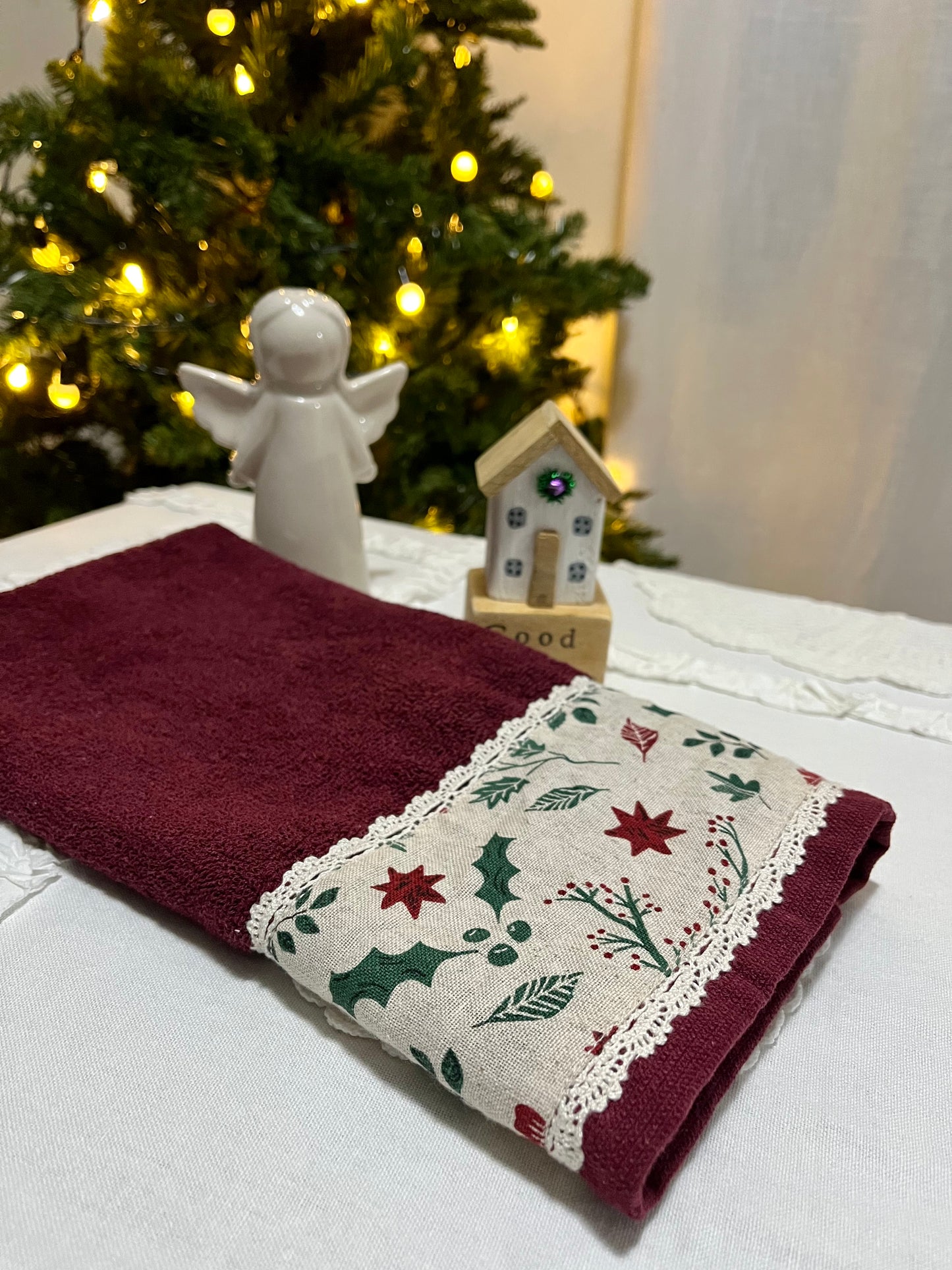 Christmas Hand Towel - Holly Patch