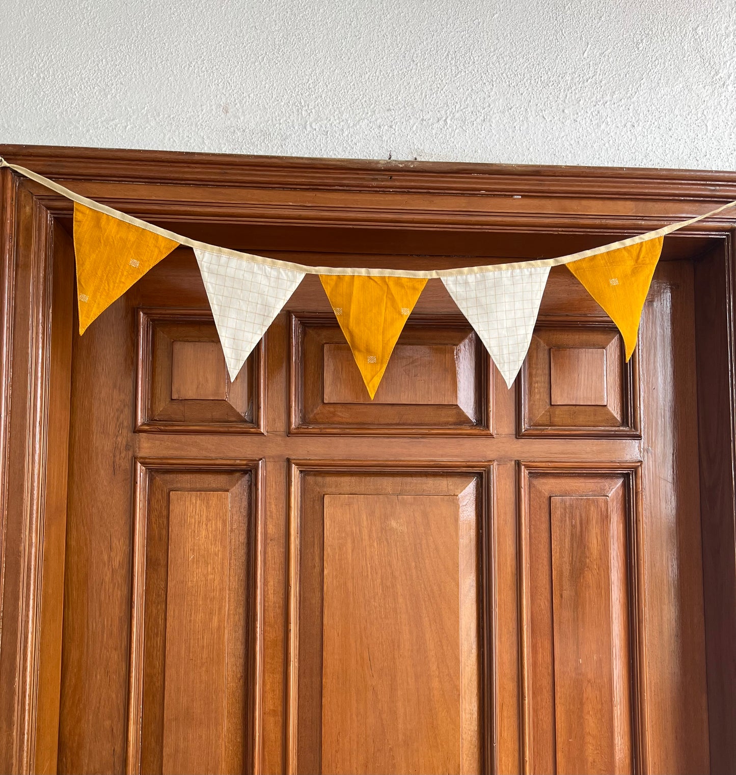 Bunting - Manjal