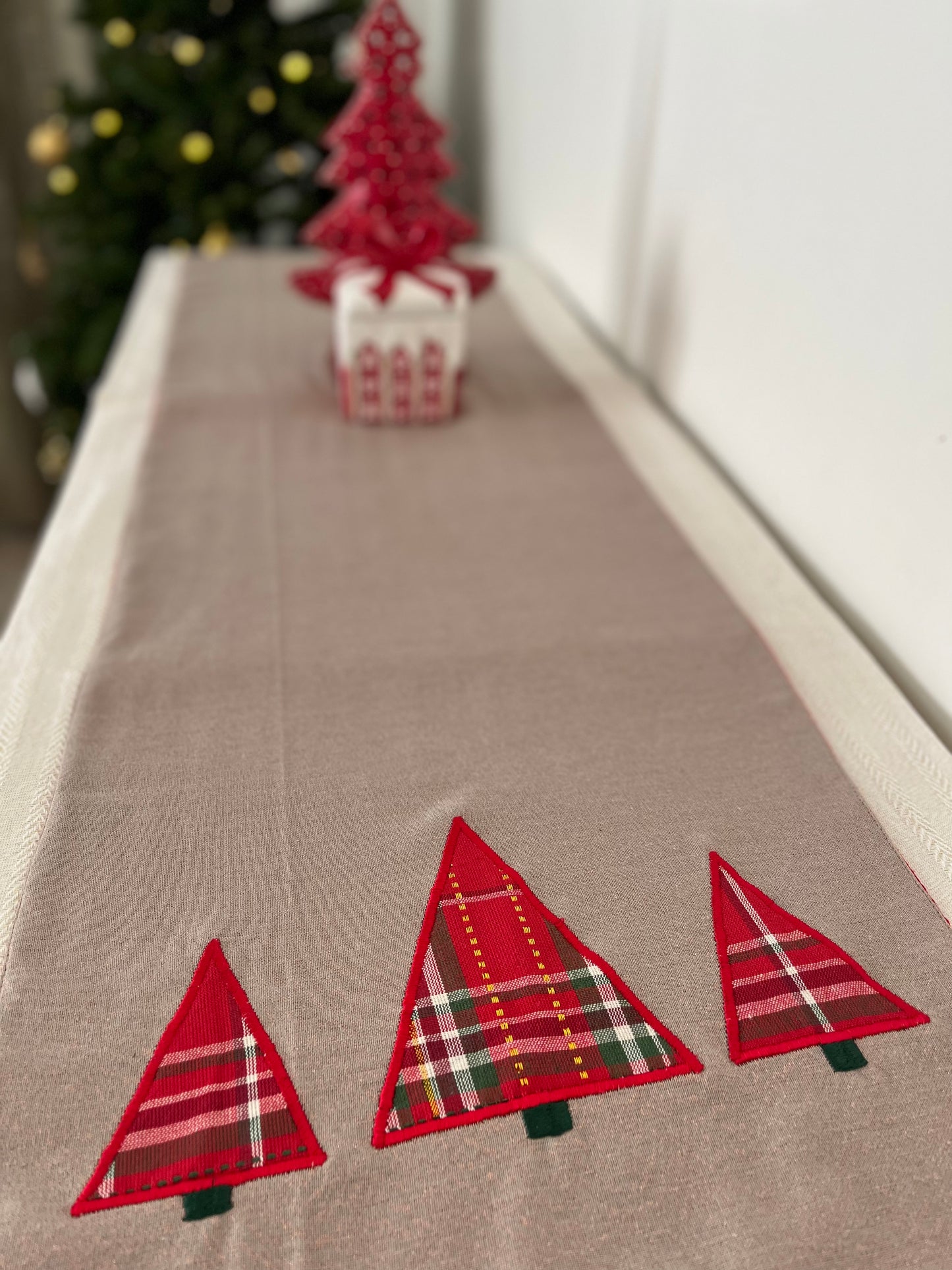 Christmas Runner - Shimmer Beige N Red Trees