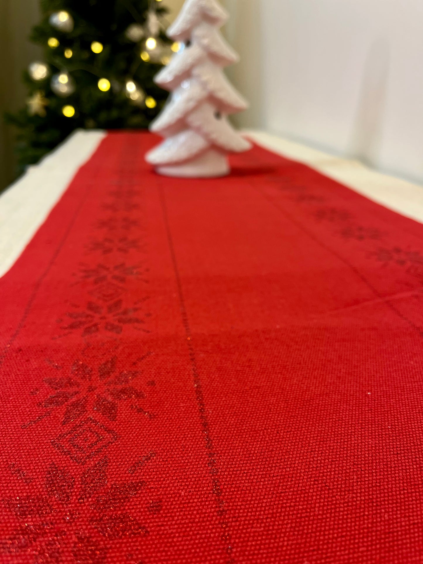 Christmas Runner - Shining stars on Solid Red