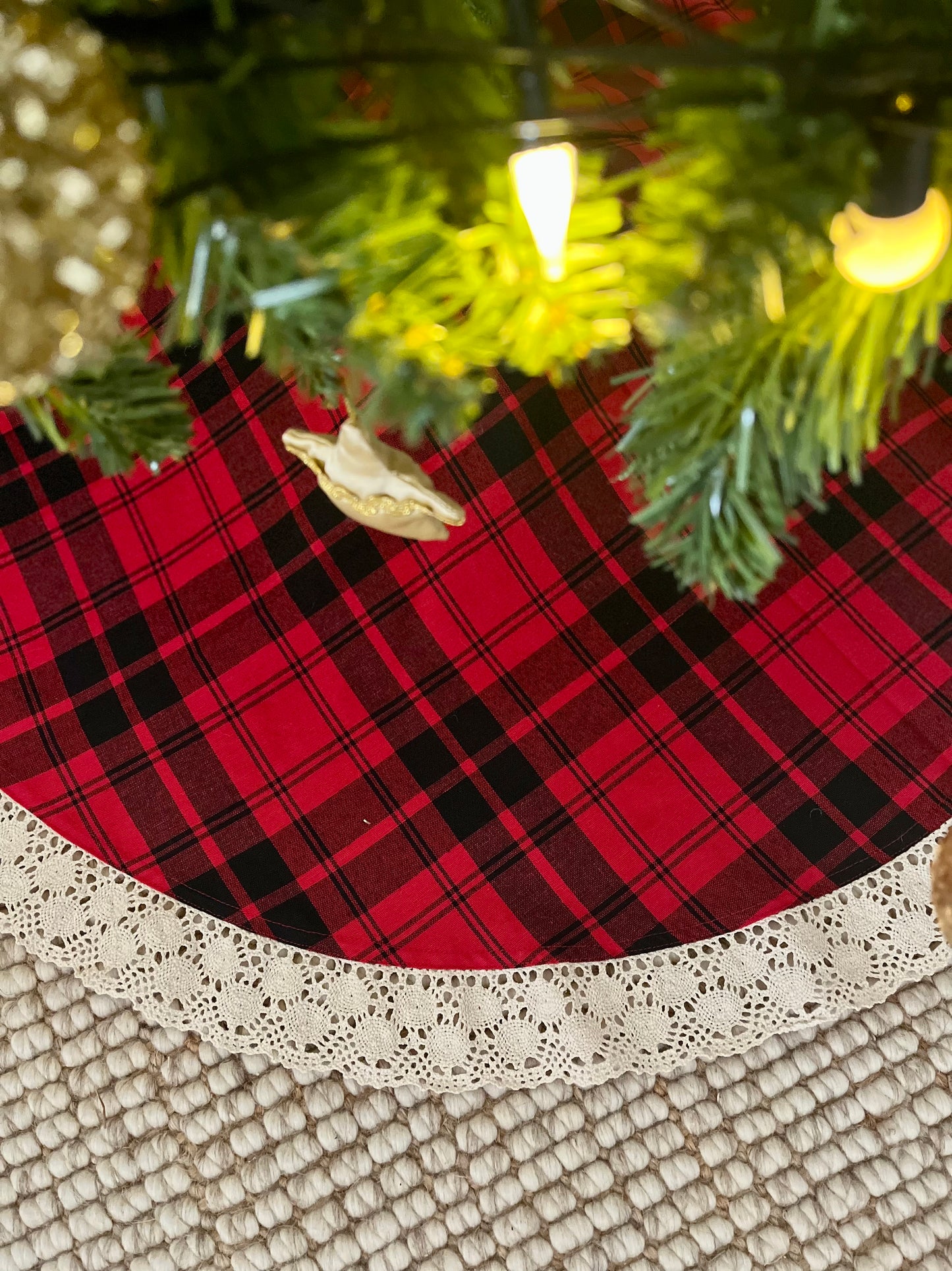 Tree Skirt - Tartan with Lace Edging