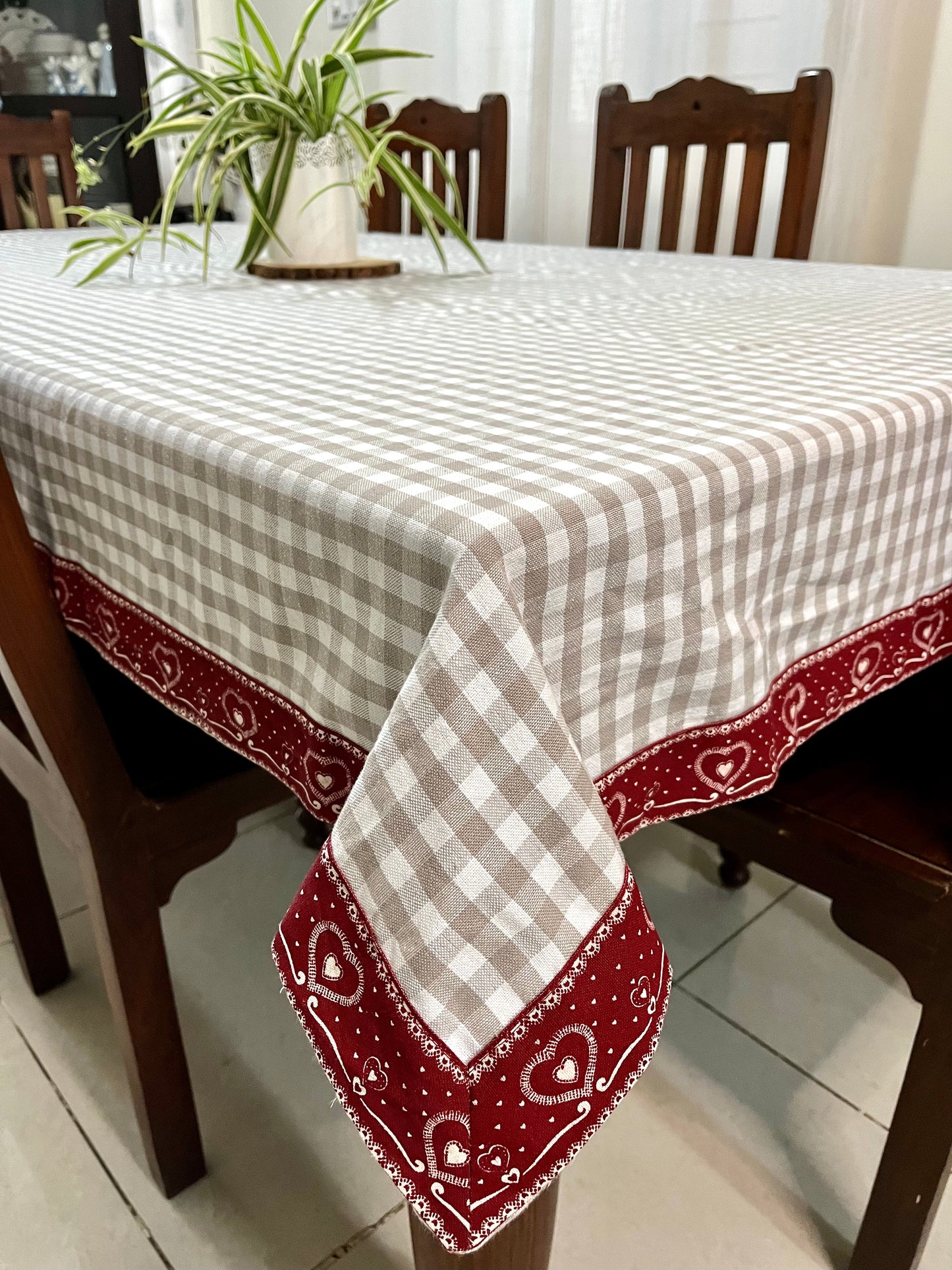 Tablecloth - Queen of hearts