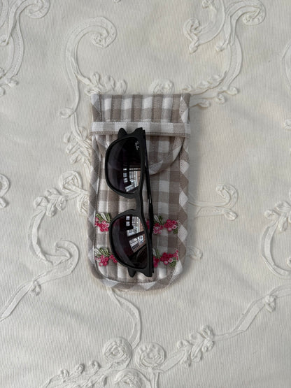 Sunglass/ Reading glass Pouch - Roses on Beige