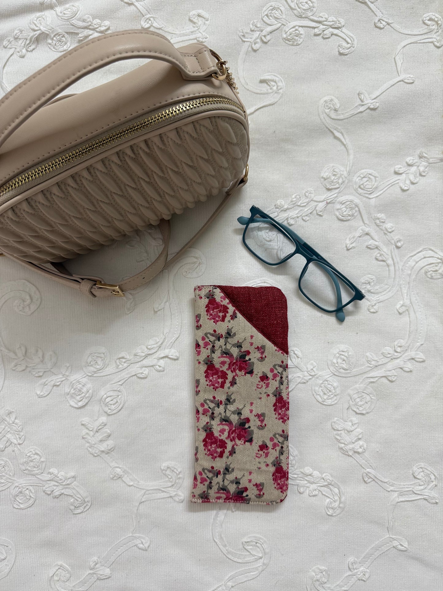 Sunglass/ Reading glass cover - Rose garden