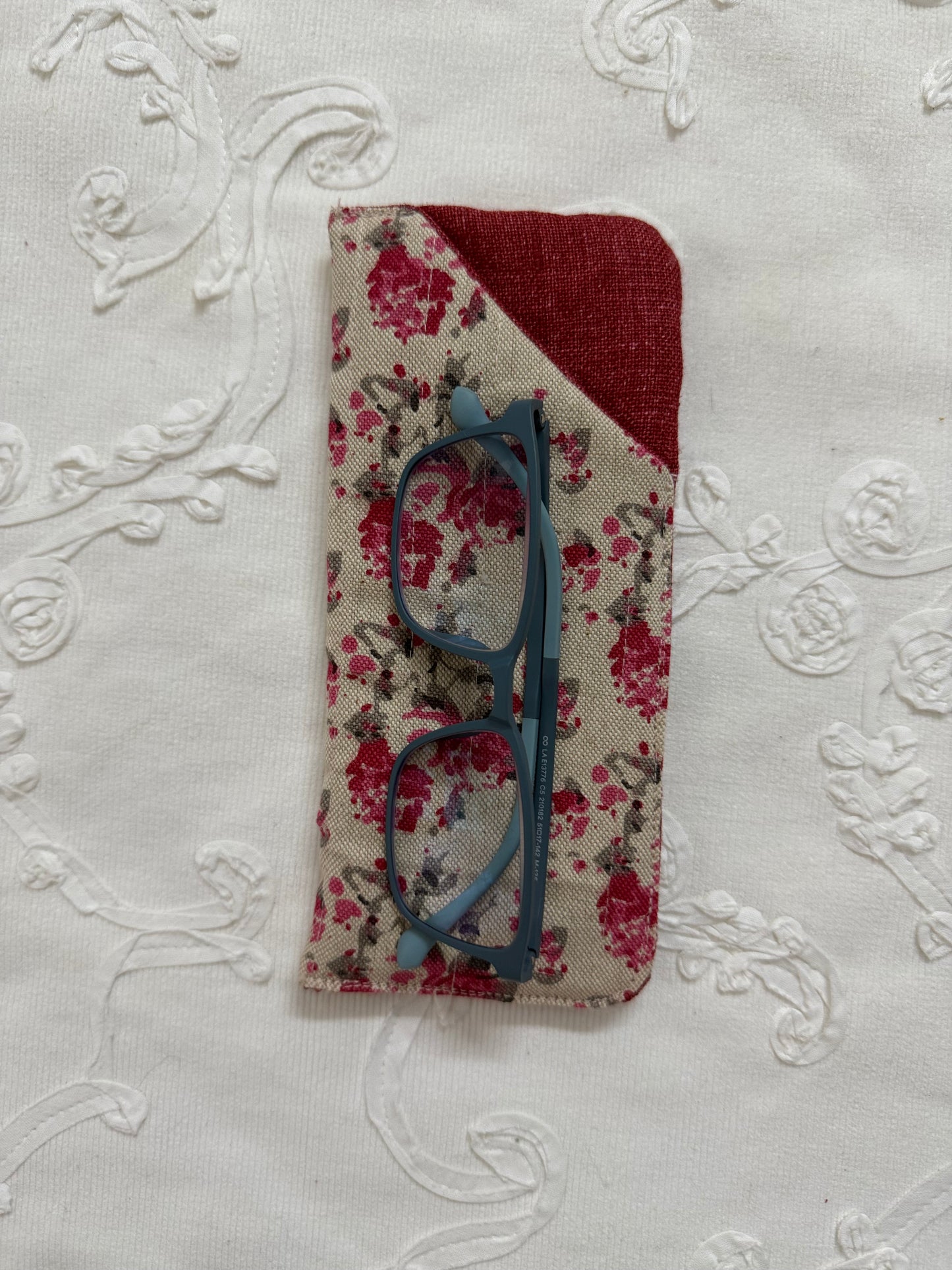 Sunglass/ Reading glass cover - Rose garden