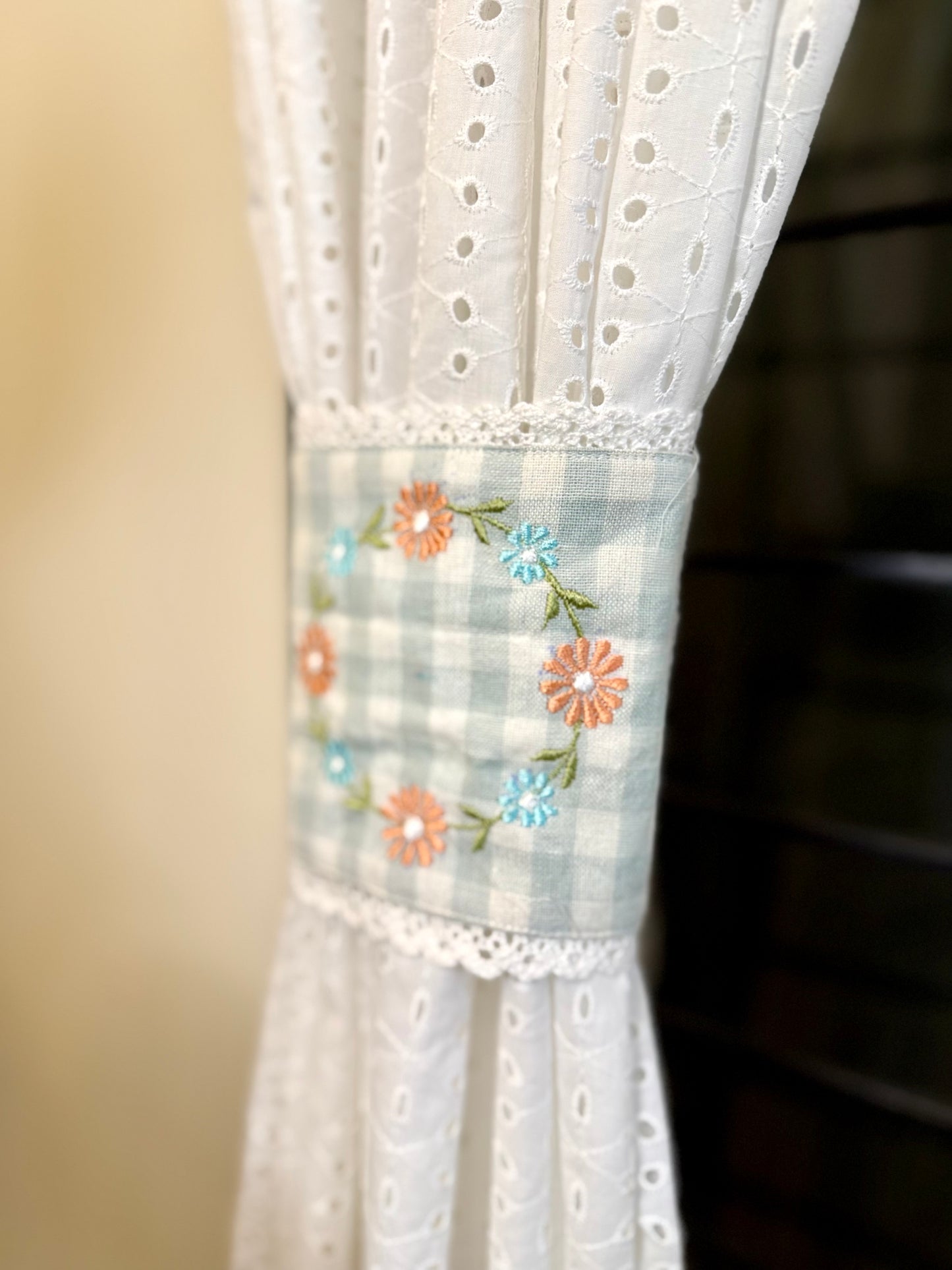 Curtain Tiebacks - Country Cottage