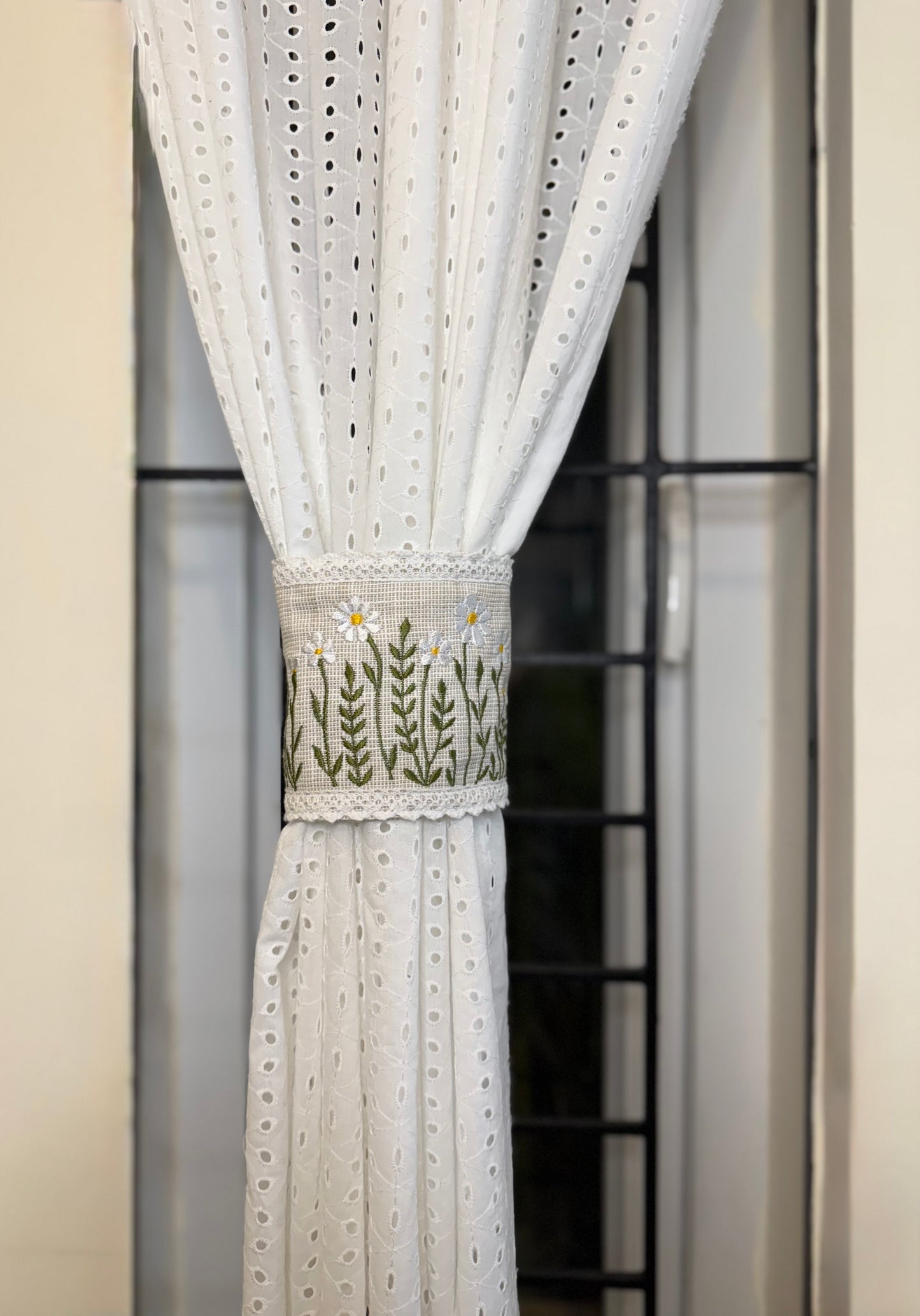 Curtain Tieback - Tiny flowers