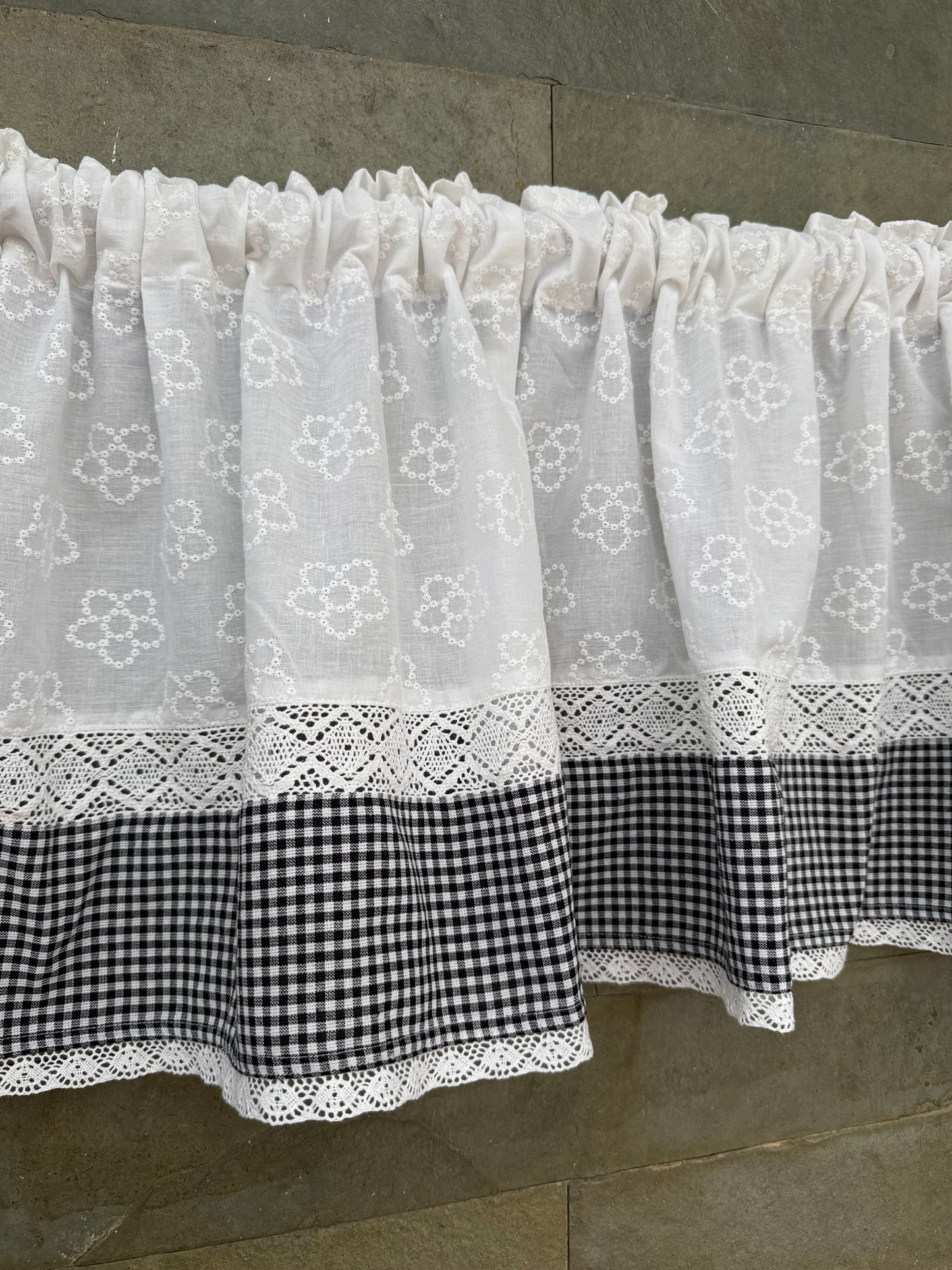 Kitchen Valance - Gingham on Hakoba