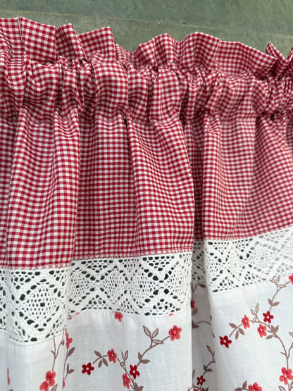 Kitchen Valance - Camellia
