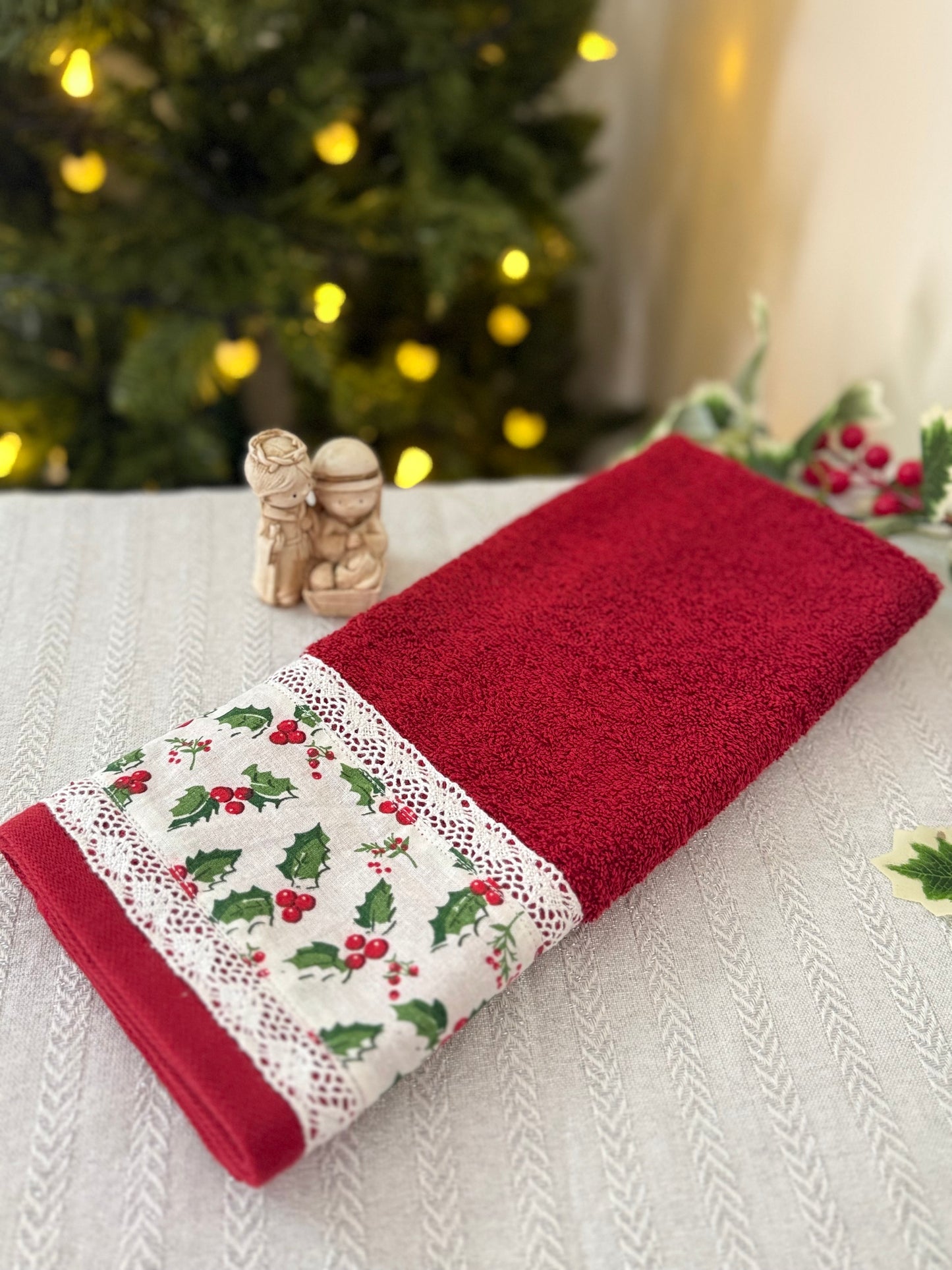 Christmas Hand Towels  - Holly