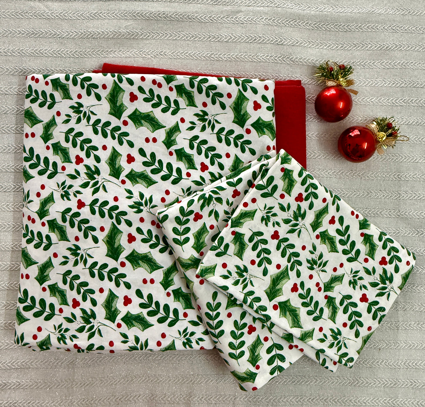 Christmas Bedsheet - Little Hollies (King)