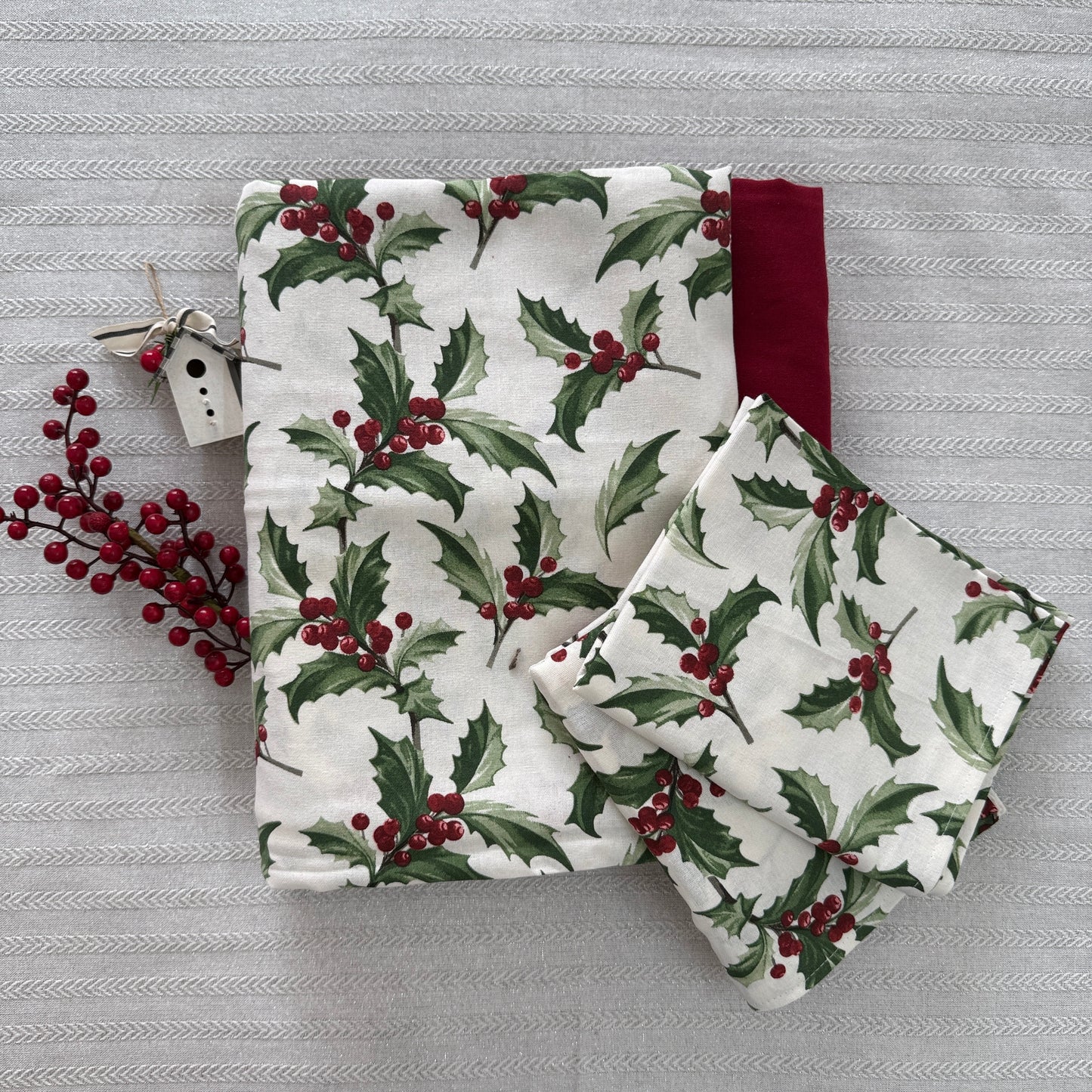 Christmas Bedsheet - Holly Bunches (King)