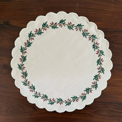 Christmas Placemat -  Scalloped in Holly (Round)