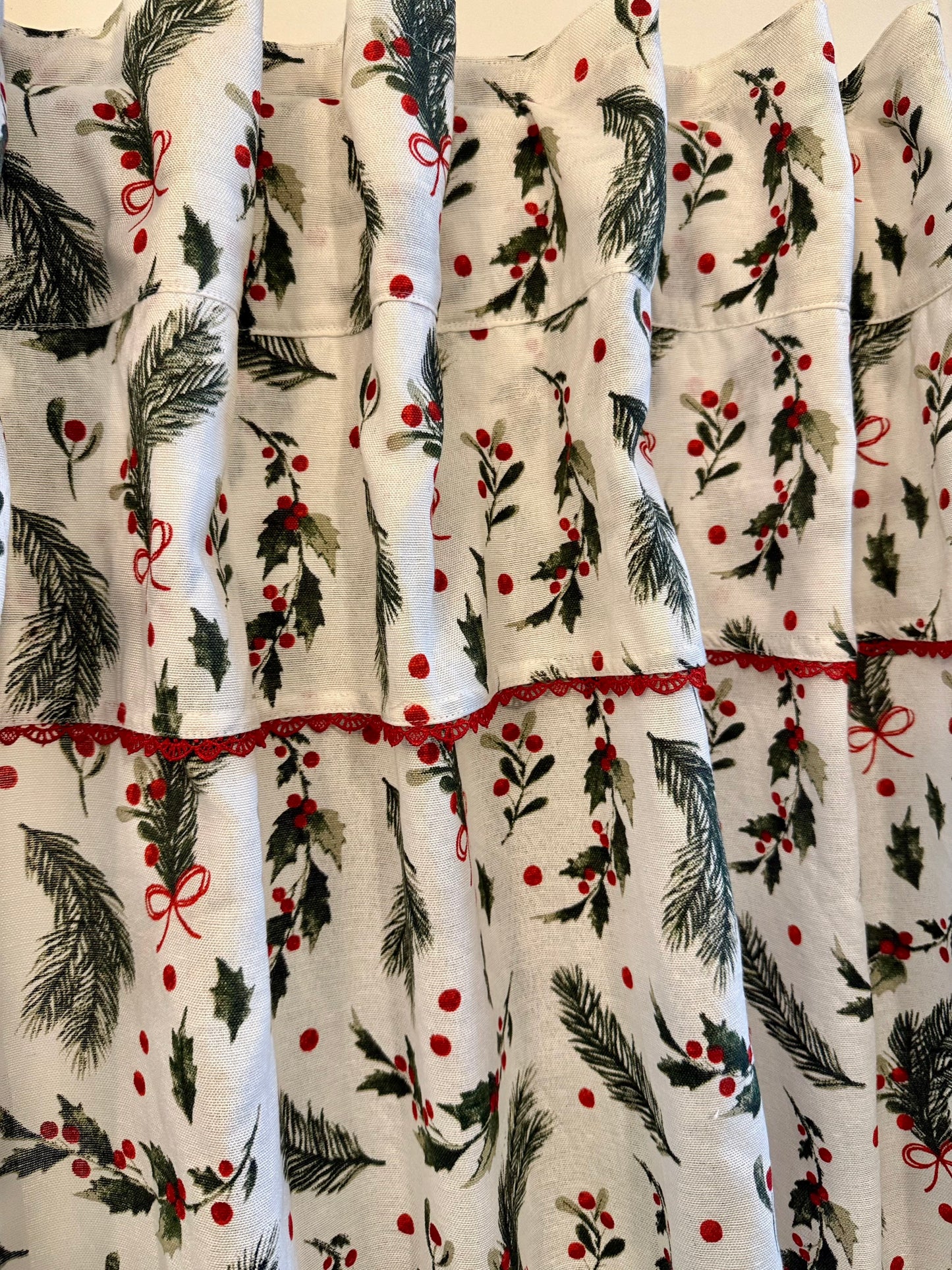 Christmas Curtain - Frills & Laces