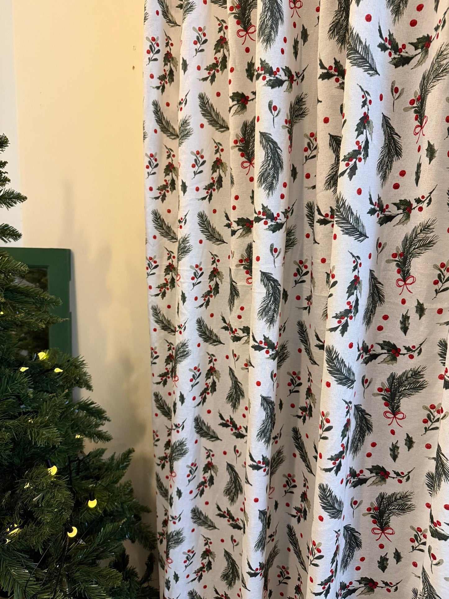 Christmas Curtain - Frills & Laces
