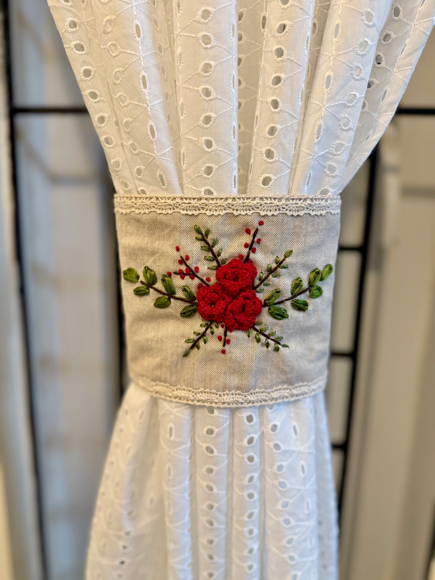 Curtain Tieback - Crocheted Holly