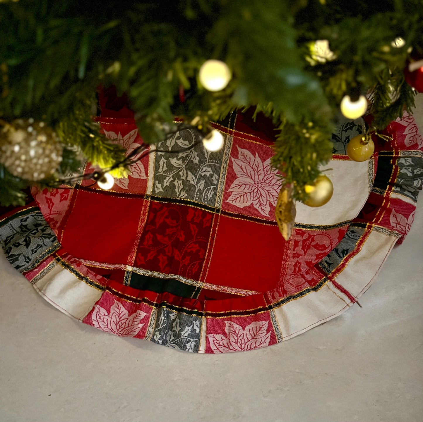 Christmas Tree Skirt - Jacquard & Ruffles
