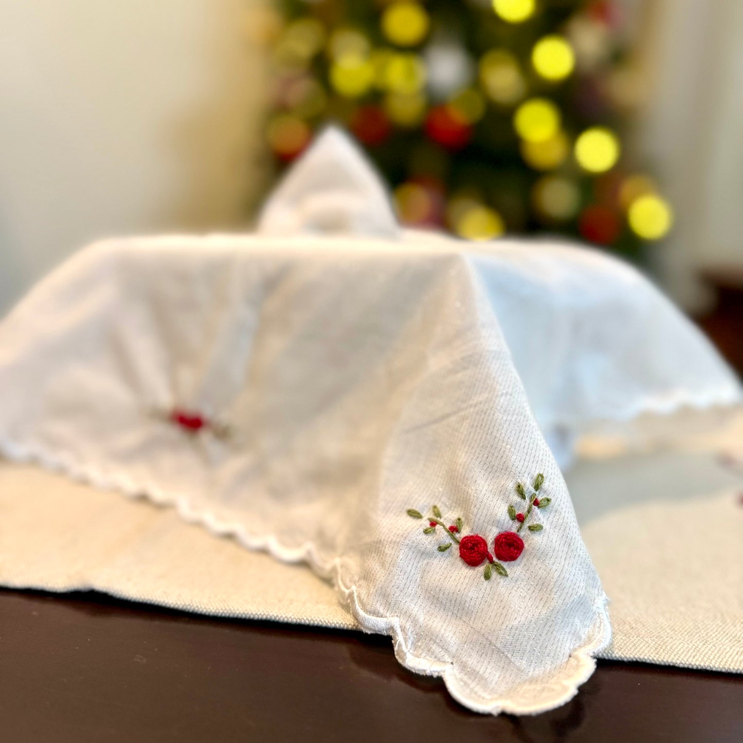 Tissue Box Cover - Red Roses